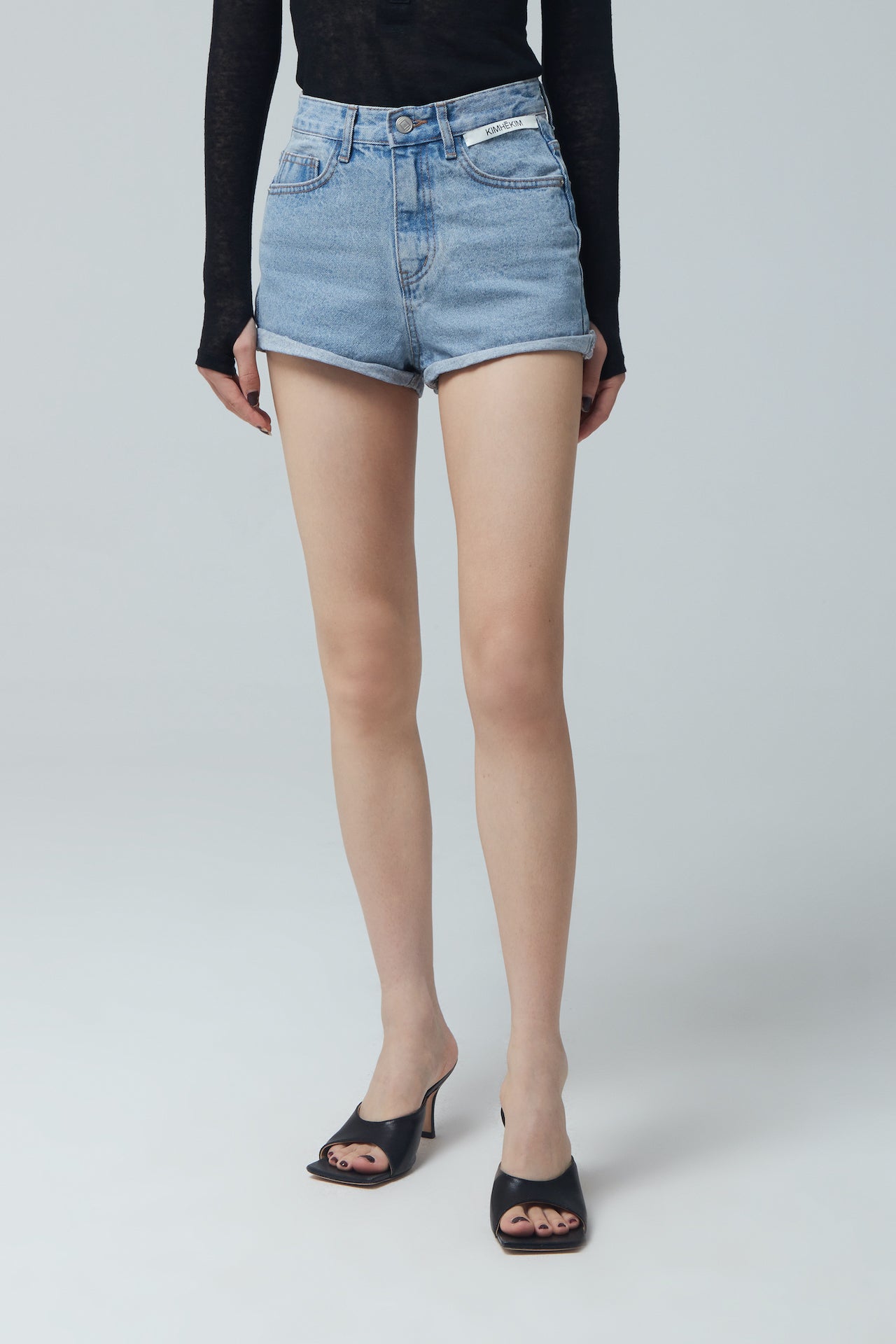 LABEL DENIM SHORTS