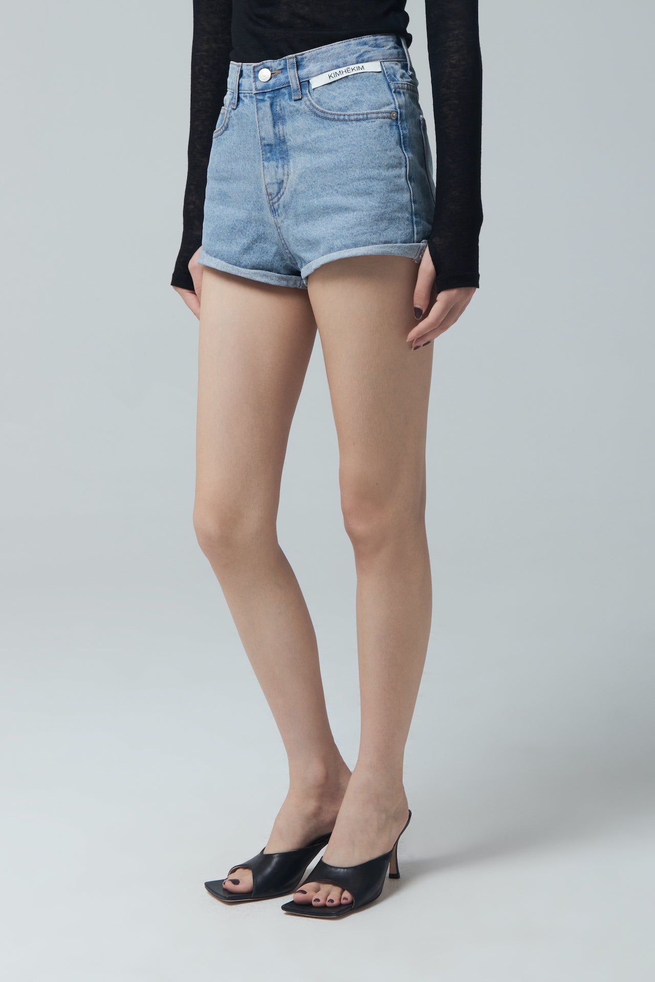 LABEL DENIM SHORTS