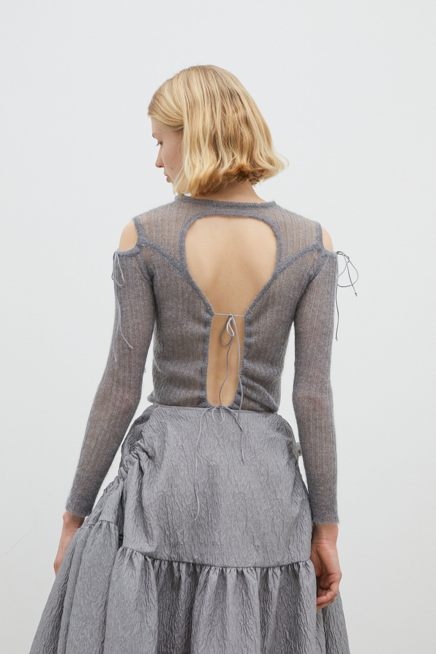 TOP WITH CUT-OFF SHOULDERS