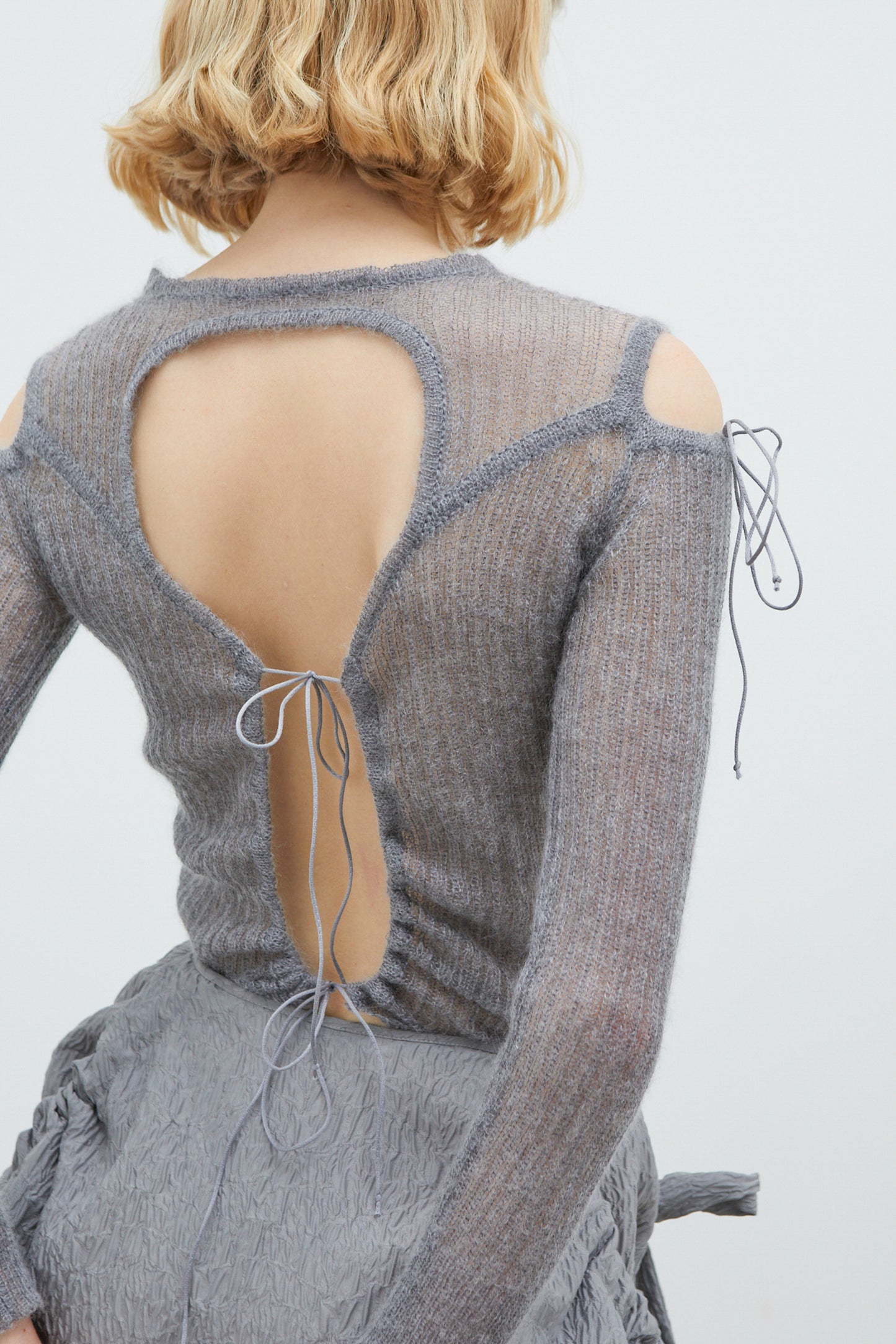 TOP WITH CUT-OFF SHOULDERS
