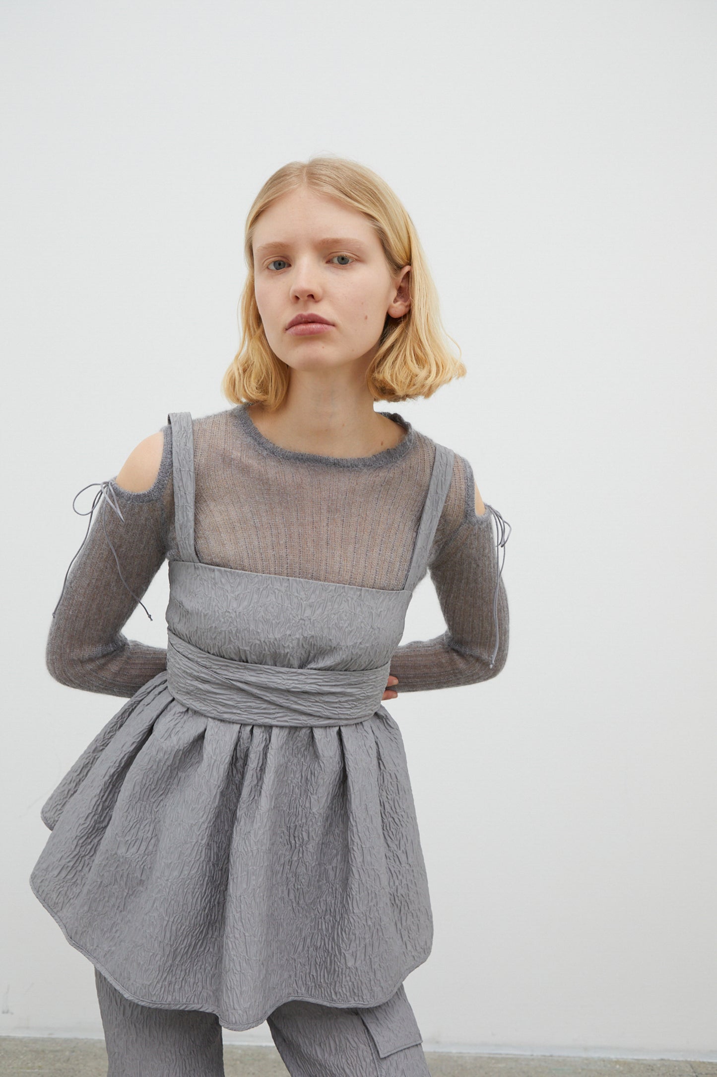 TOP WITH CUT-OFF SHOULDERS