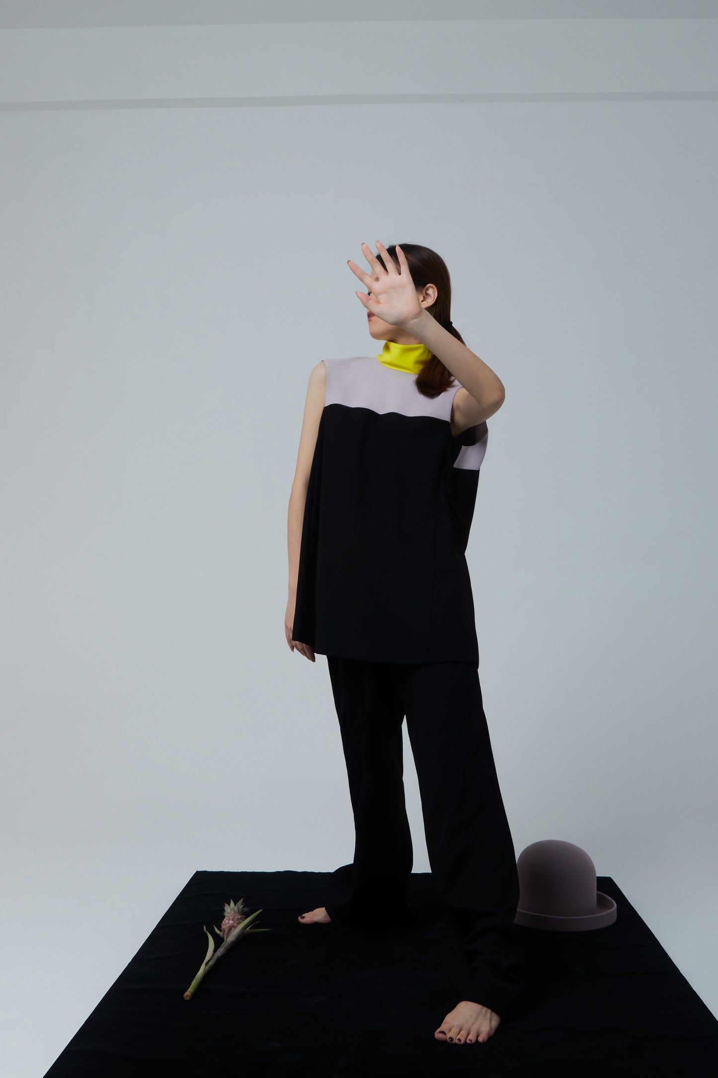 TOP SLEEVELESS