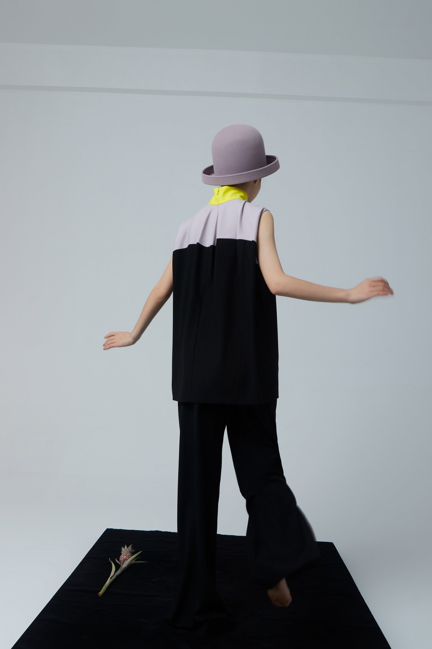 TOP SLEEVELESS
