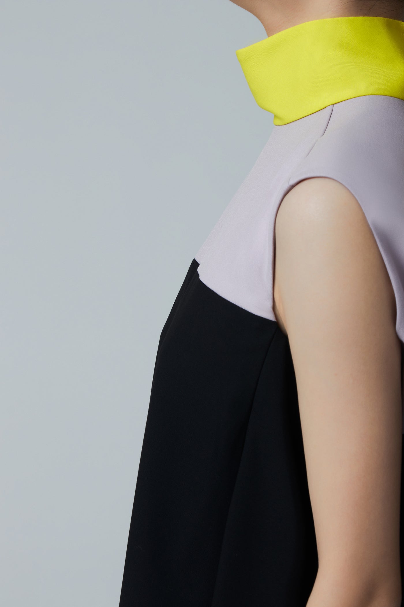 TOP SLEEVELESS