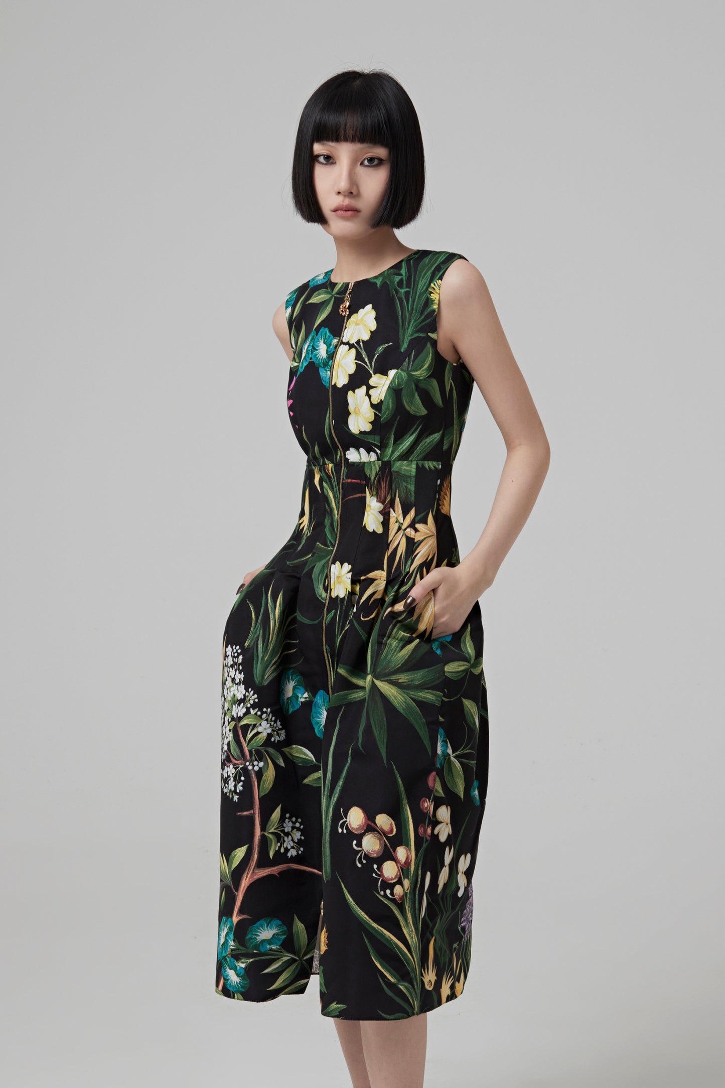 ZIP FRONT FLORAL TAP