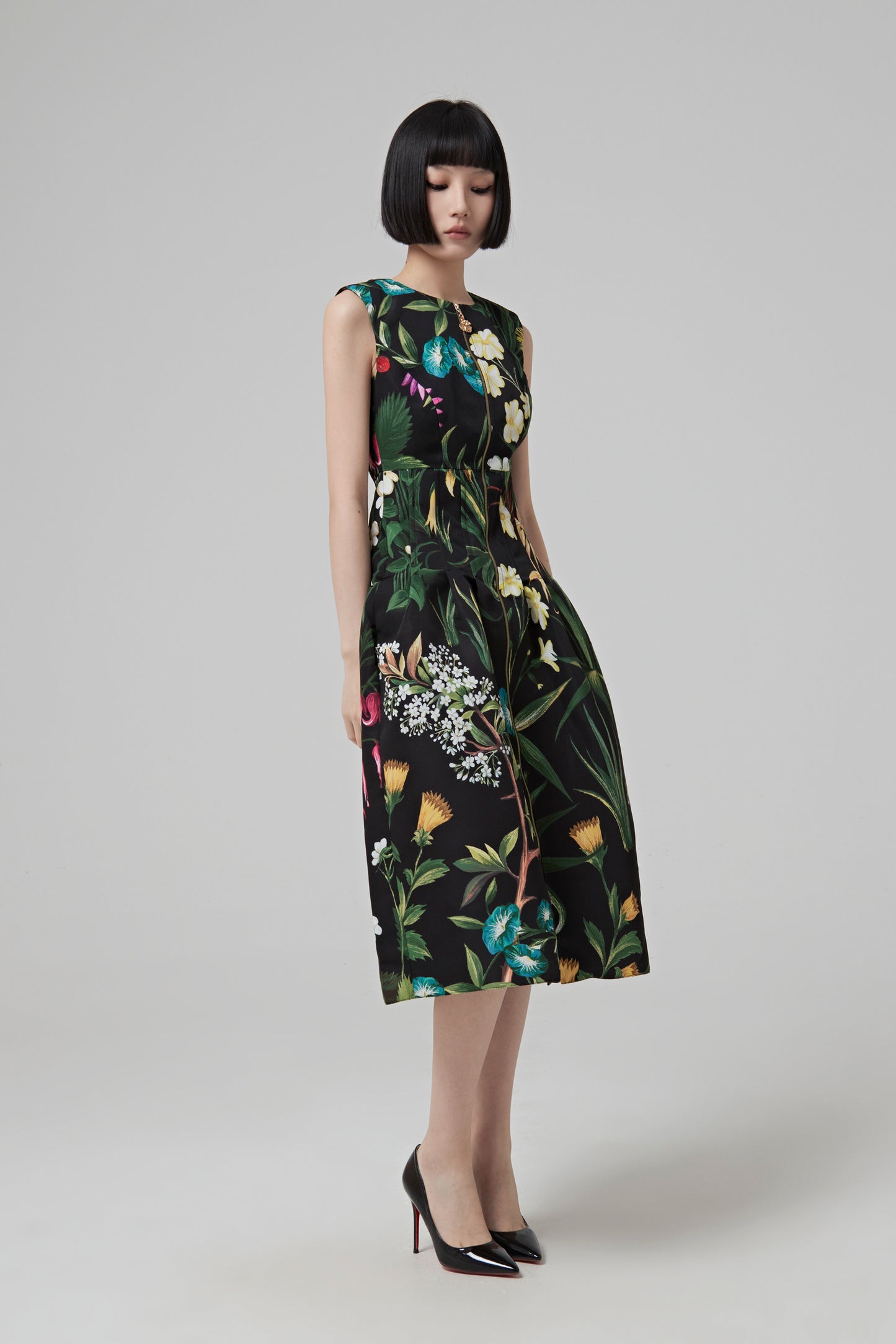 ZIP FRONT FLORAL TAP