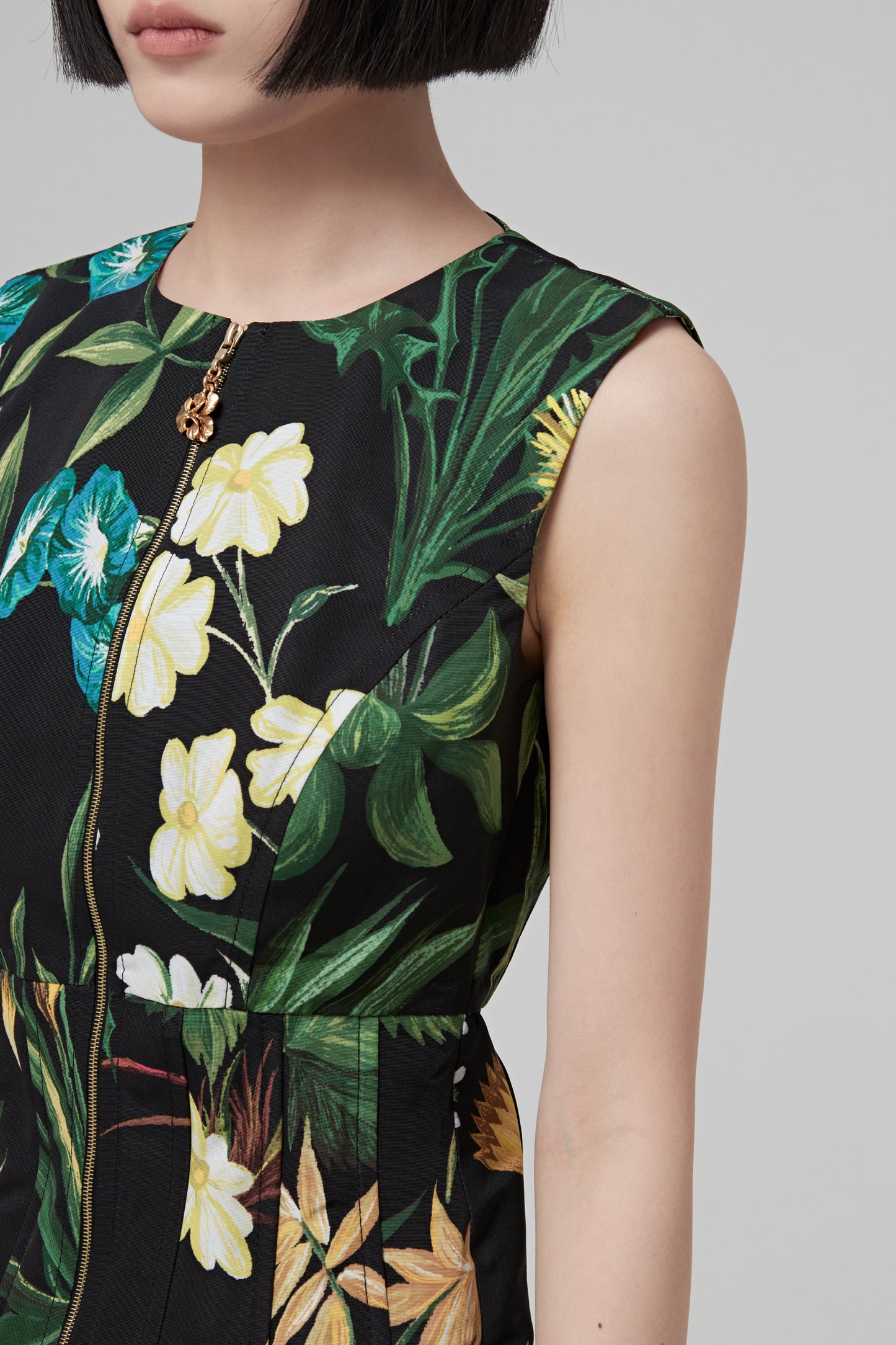 ZIP FRONT FLORAL TAP