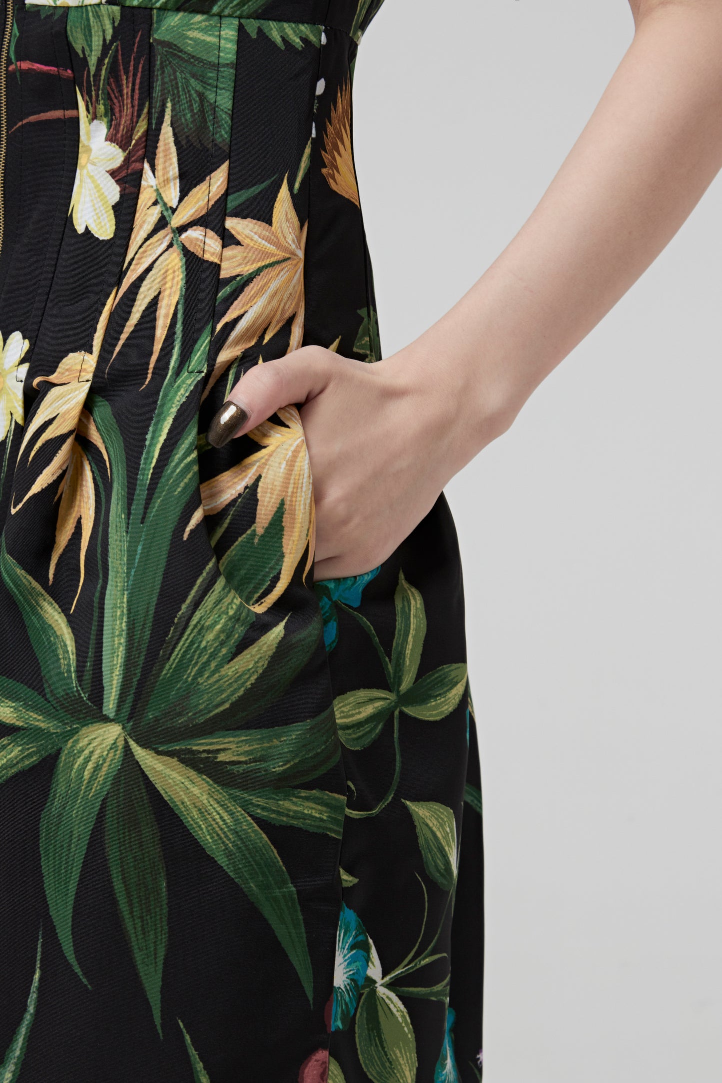 ZIP FRONT FLORAL TAP