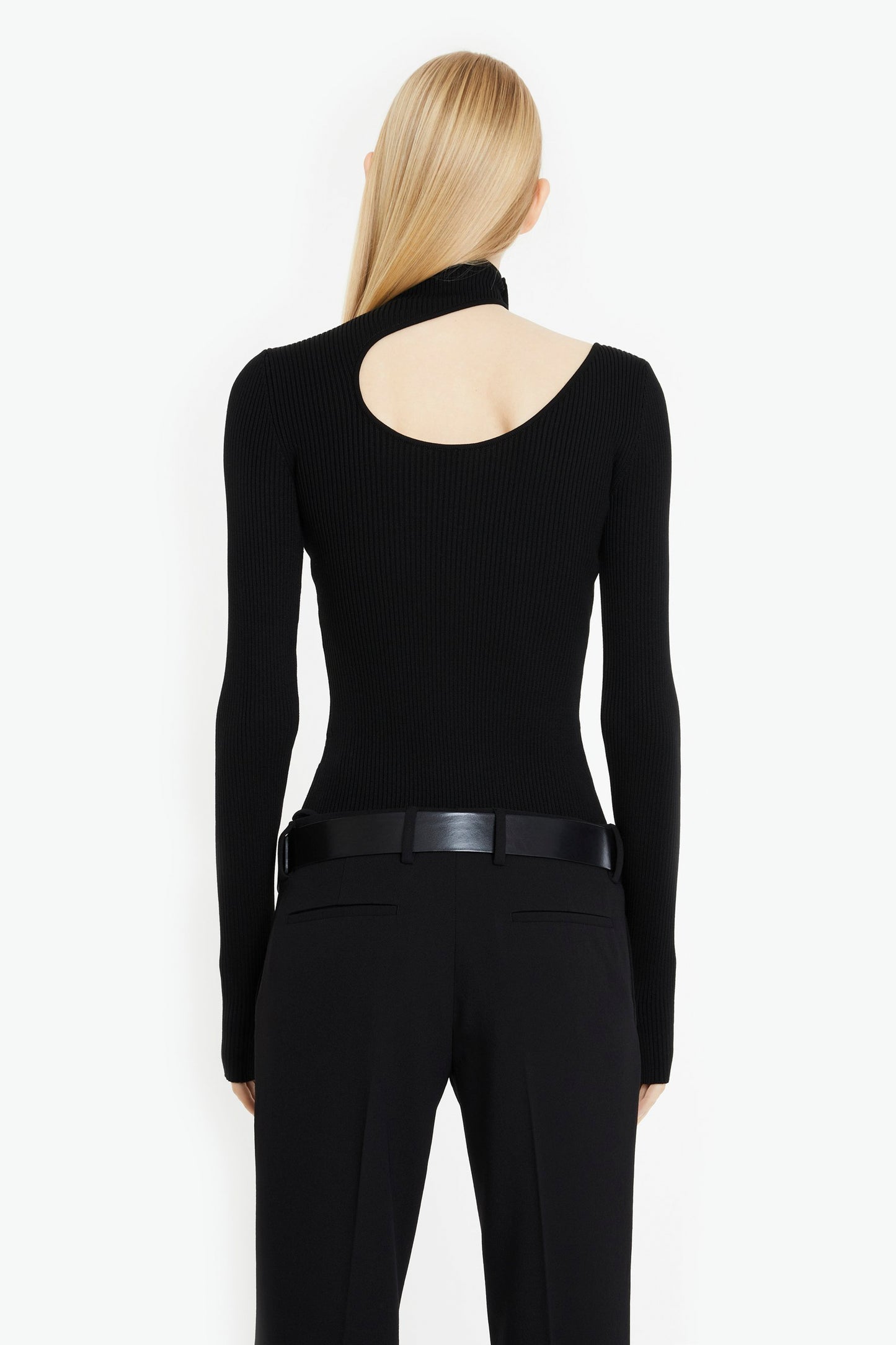 SLIM FIT RIBBED TOP WITH CUTOUT