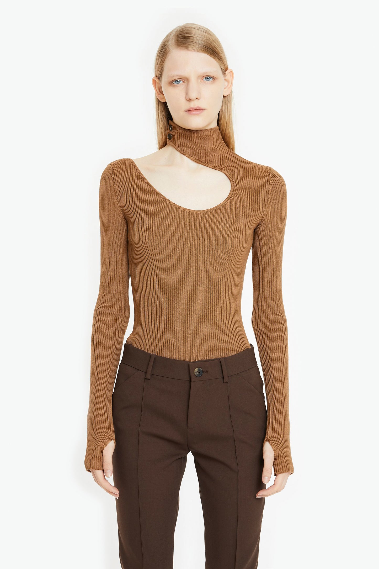 SLIM FIT RIBBED TOP WITH CUTOUT