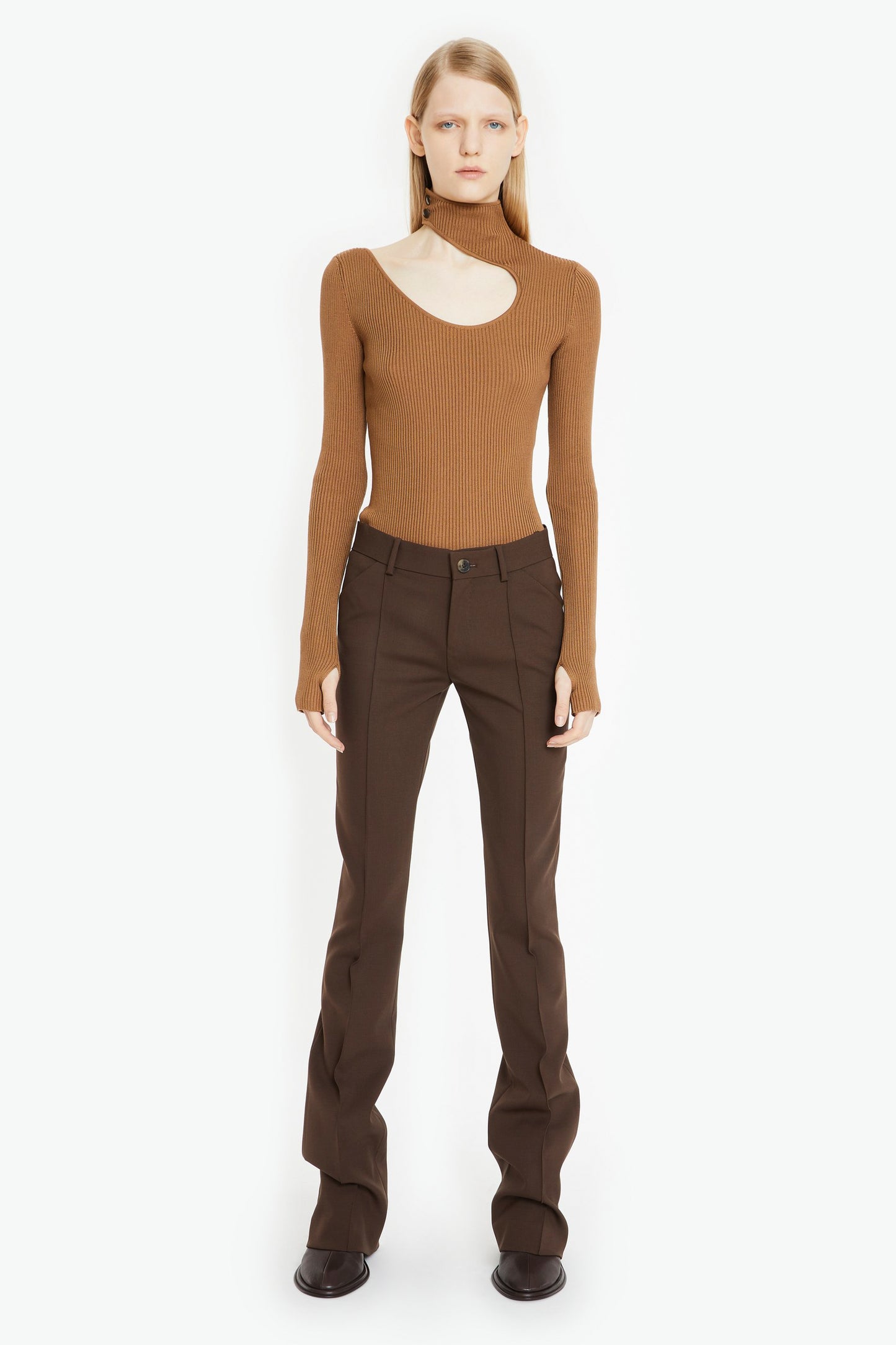 SLIM FIT RIBBED TOP WITH CUTOUT