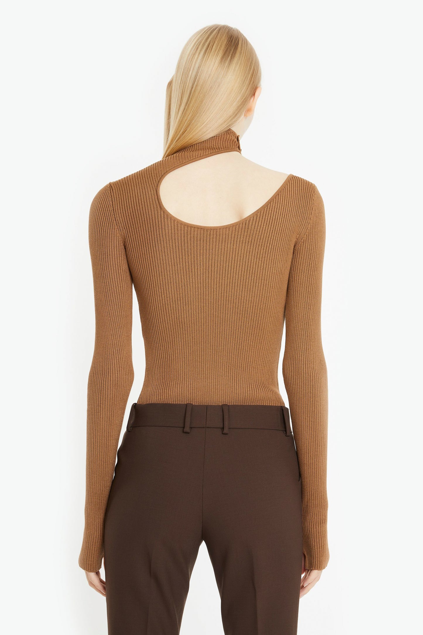 SLIM FIT RIBBED TOP WITH CUTOUT