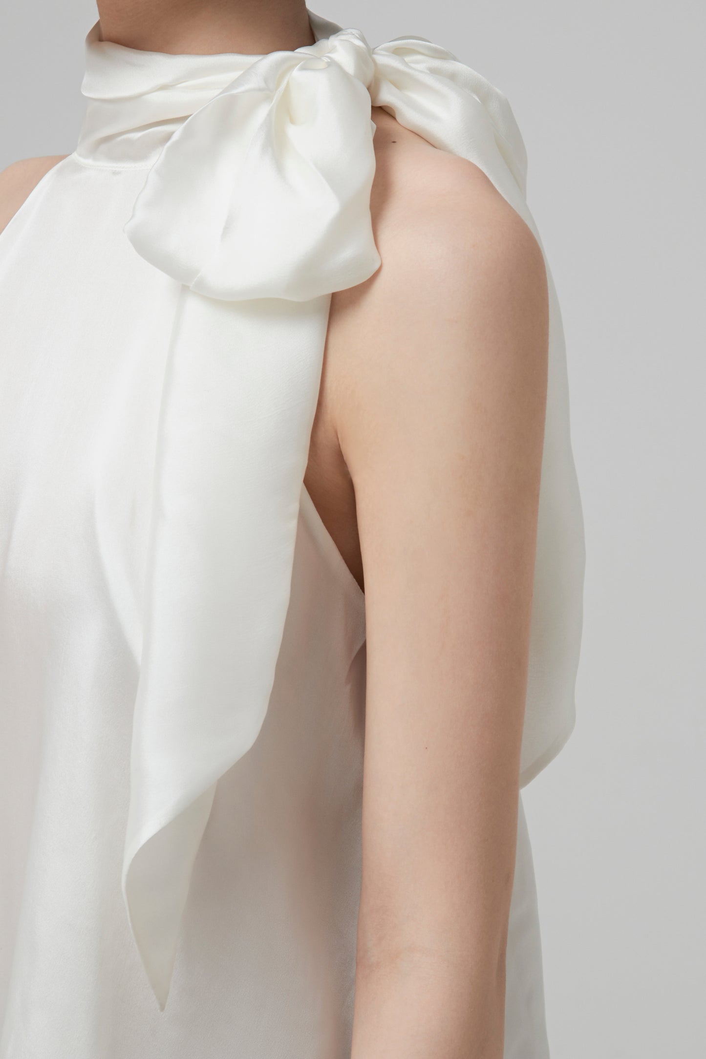 NECK TIE FLOWER CITY TOP