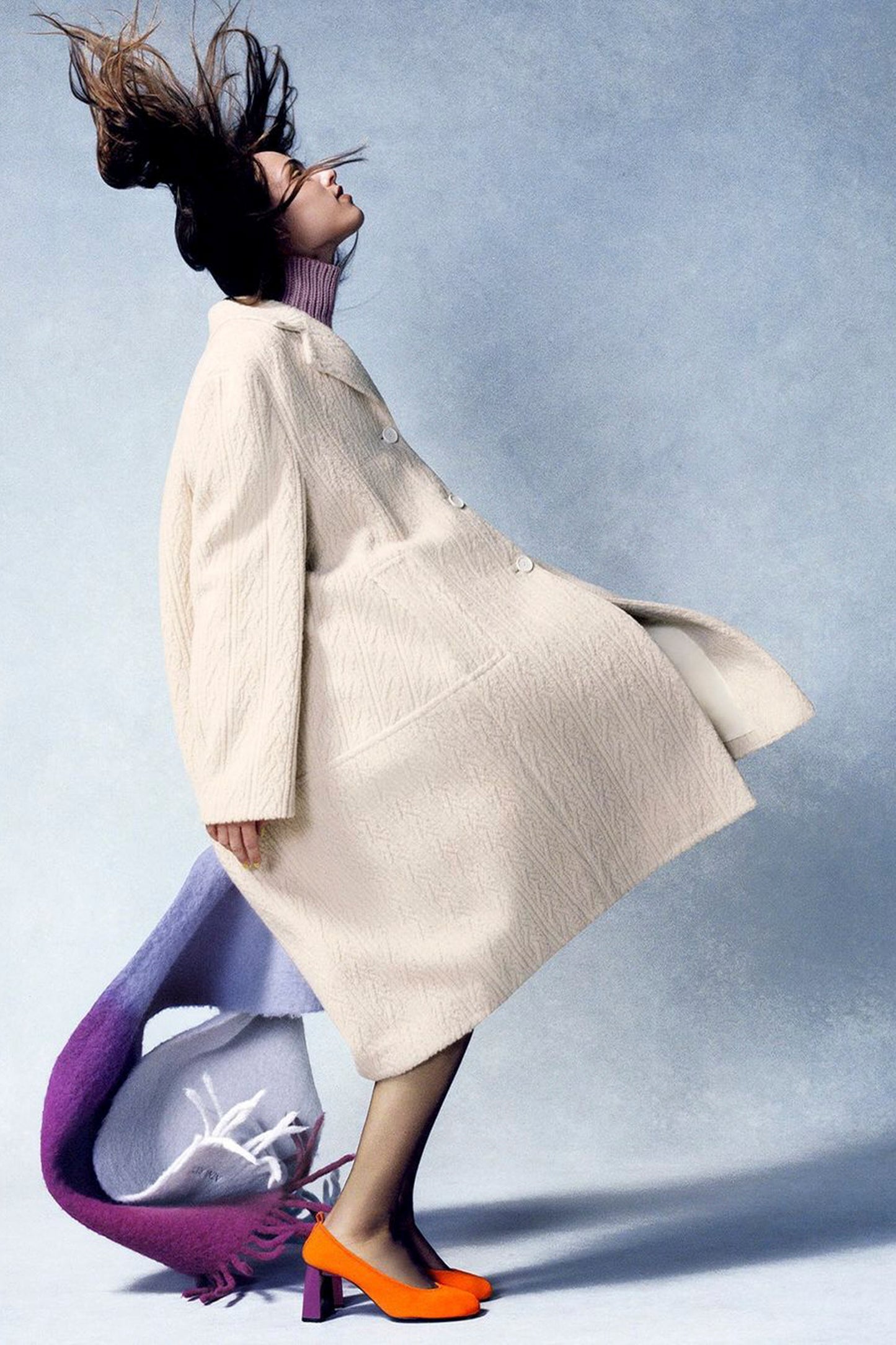 ECRU JACQUARD JERSEY COCOON COAT. BUTTONED ON THE FRONT. FULLY LINED