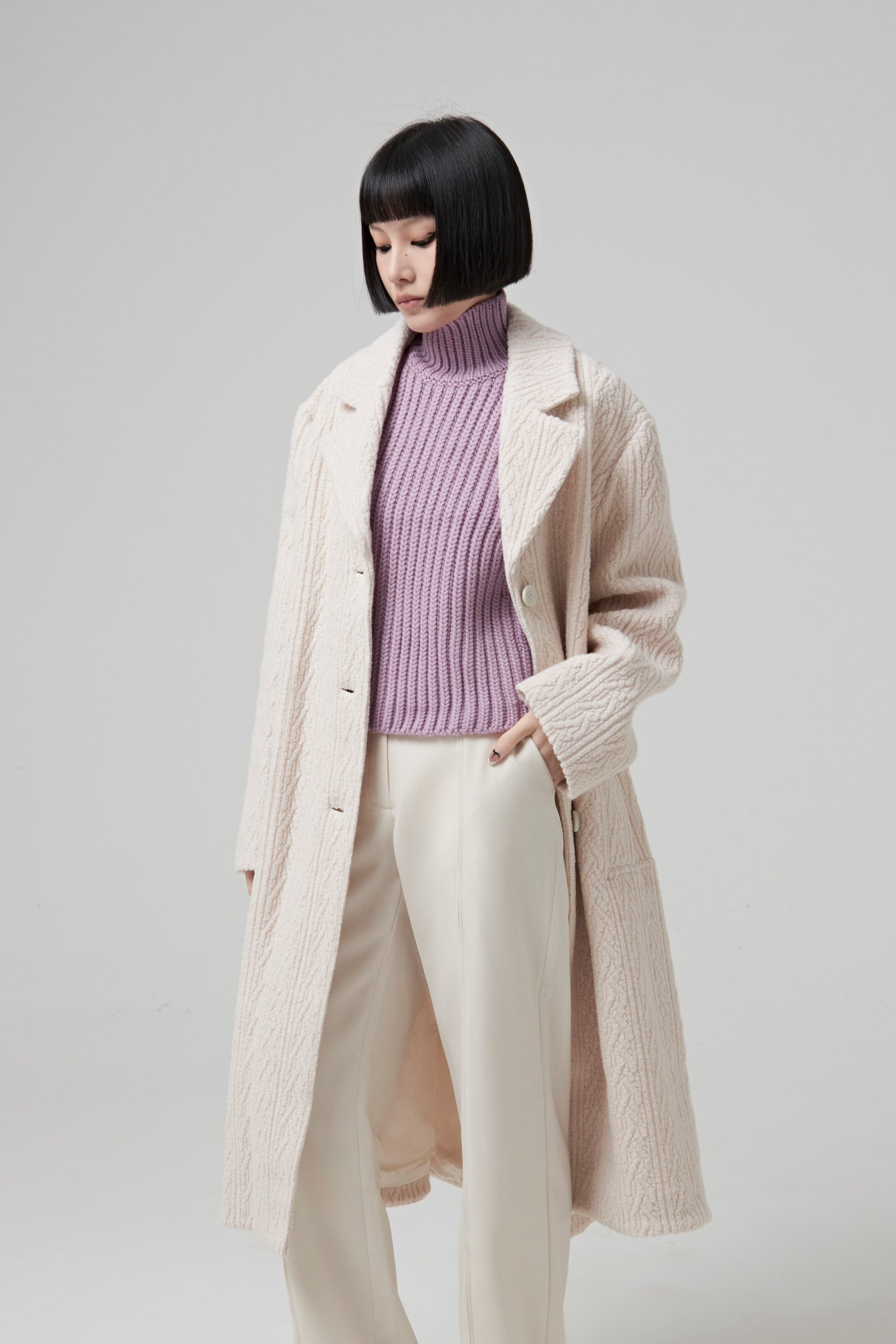 ECRU JACQUARD JERSEY COCOON COAT. BUTTONED ON THE FRONT. FULLY LINED