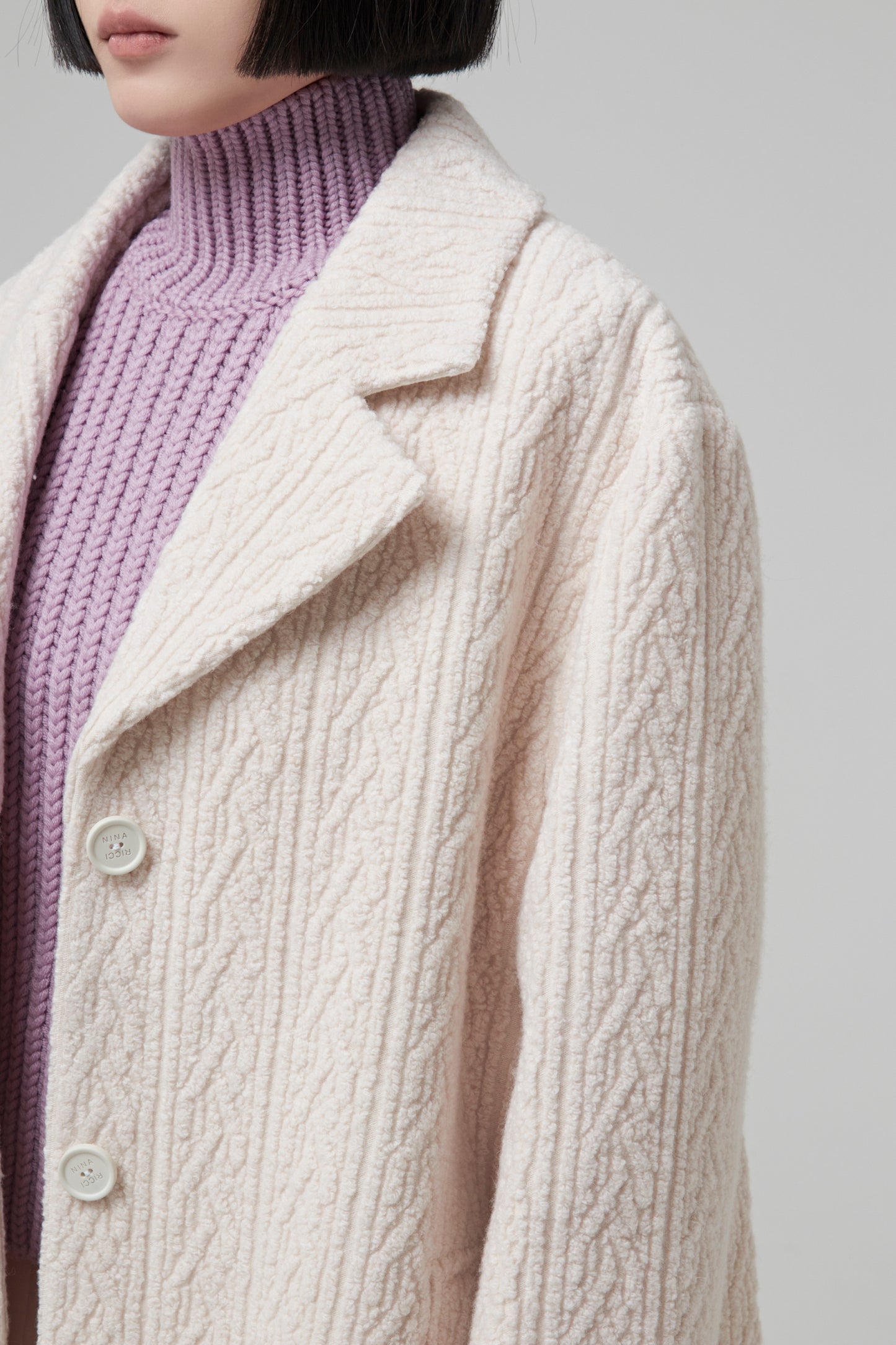 ECRU JACQUARD JERSEY COCOON COAT. BUTTONED ON THE FRONT. FULLY LINED