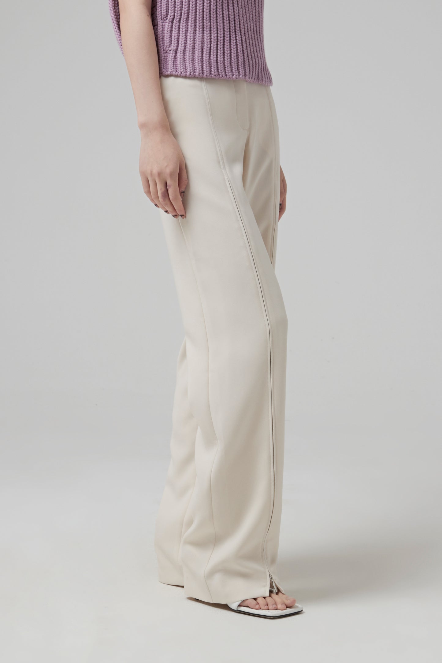 WIDE PANTS IN RECYCLED GABARDINE ZIPPED ON THE TOP OF THE LEG