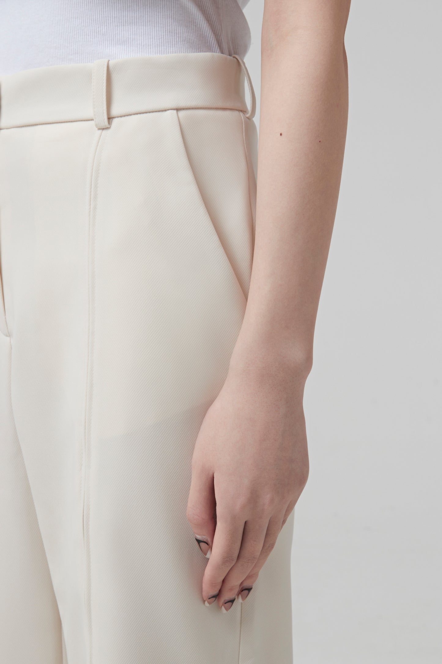 WIDE PANTS IN RECYCLED GABARDINE ZIPPED ON THE TOP OF THE LEG
