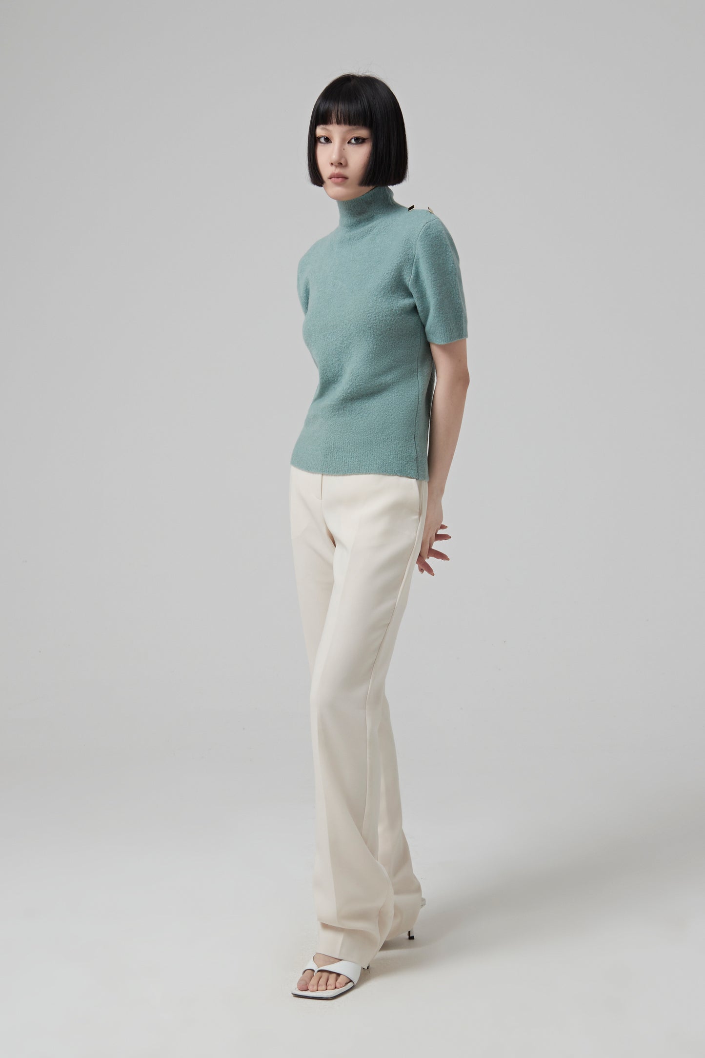 RECYCLED GABARDINE STRAIGHT PANTS. INVISIBLE ZIPPERS IN THE BOTTOM