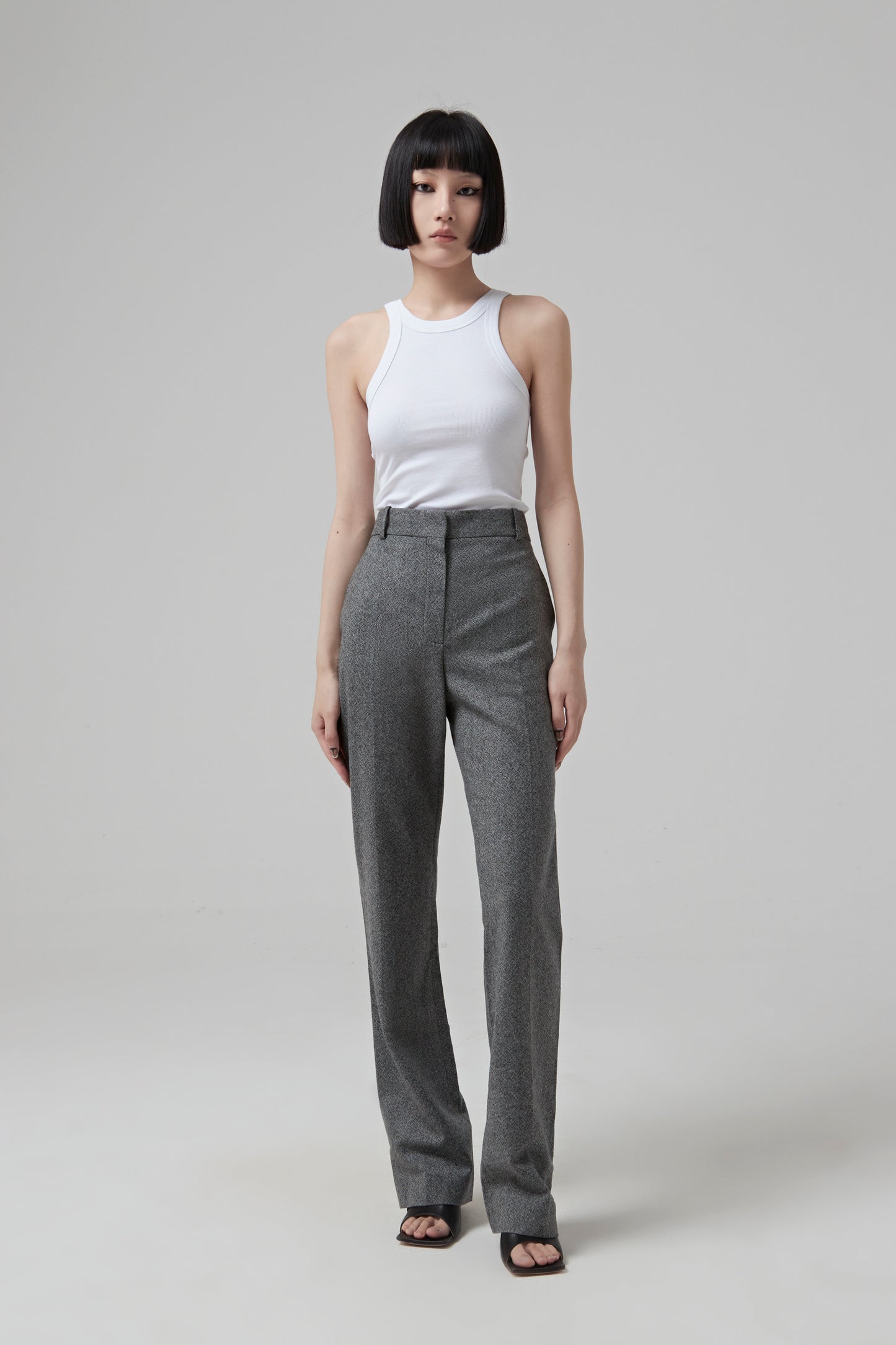 WOOL STRAIGHT PANTS. INVISIBLE ZIPPERS IN THE BOTTOM