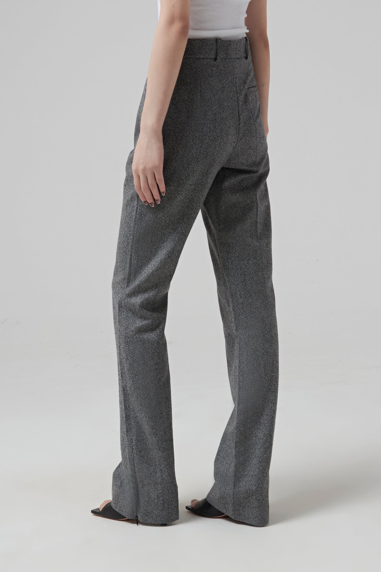 WOOL STRAIGHT PANTS. INVISIBLE ZIPPERS IN THE BOTTOM