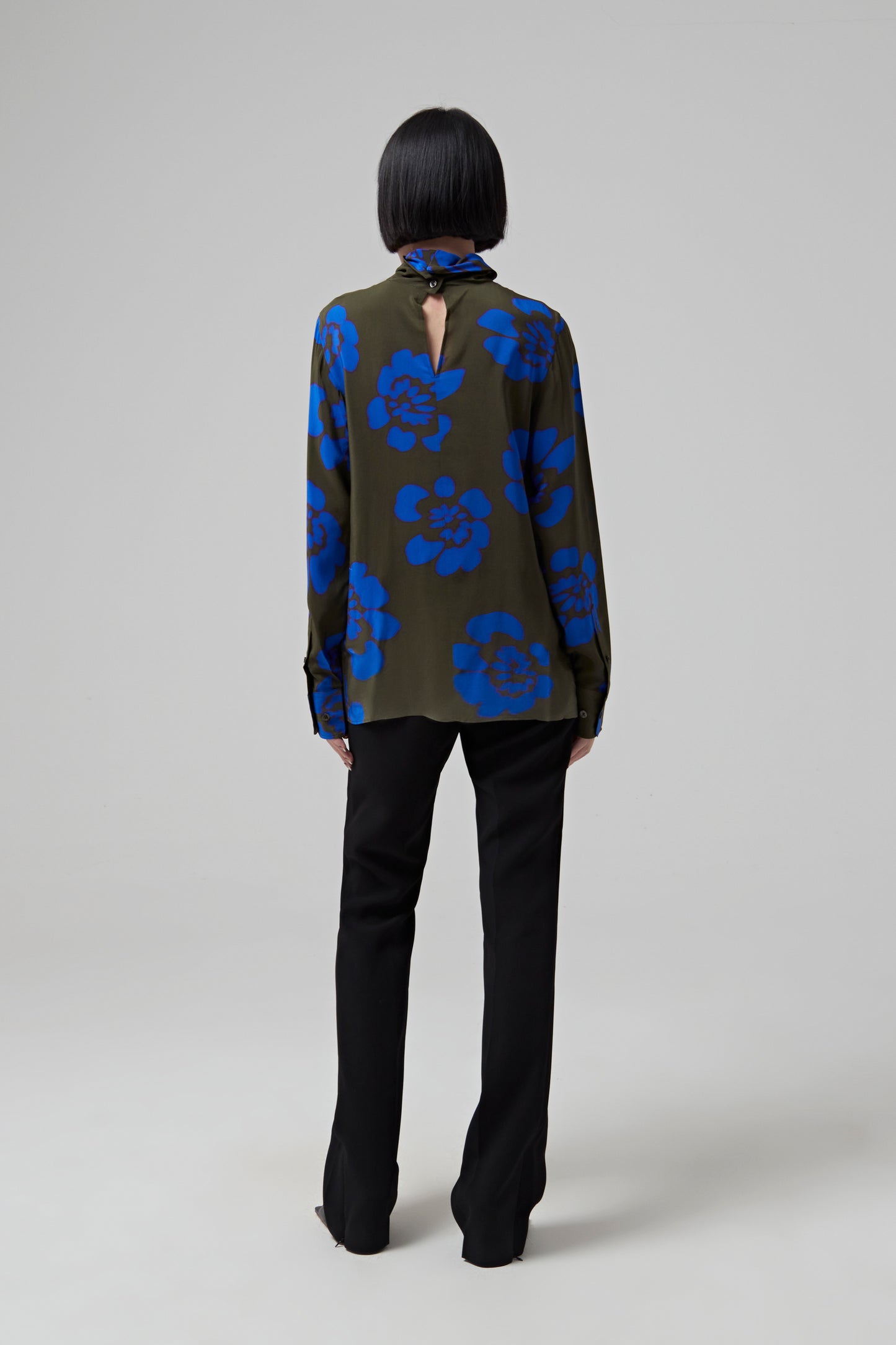 LONG SLEEVES, STAND UP COLLAR TOP IN GRADIENT BLUE FLOWERS PRINTED SILK