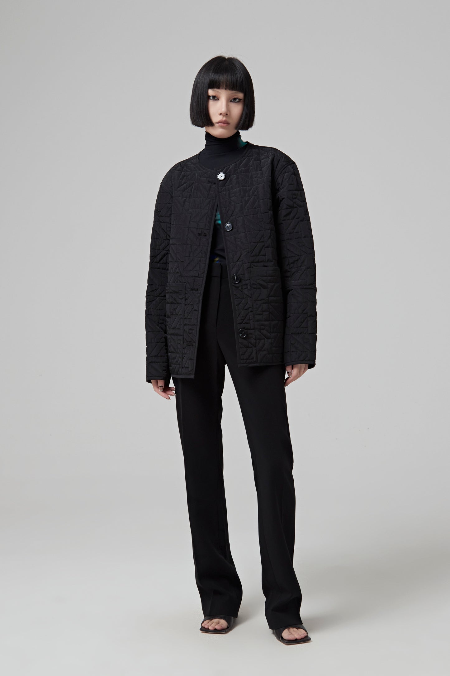 BOXY QUILTED JACKET WITH LOGO NR ALL OVER. NO COLLAR AND 2 PATCHED POCKETS