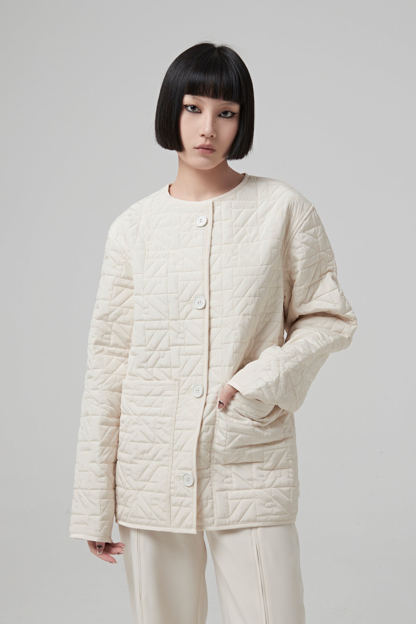 BOXY QUILTED JACKET WITH LOGO NR ALL OVER. NO COLLAR AND 2 PATCHED POCKETS