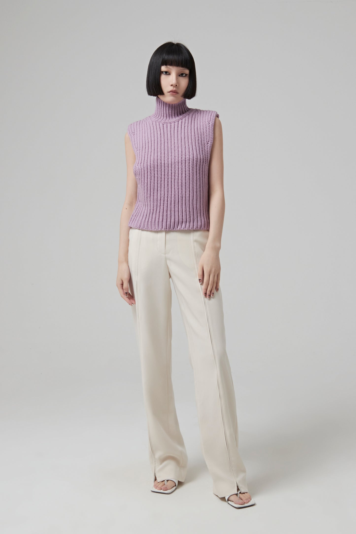 SLEEVELESS TURTLENECK WOOL SWEATER