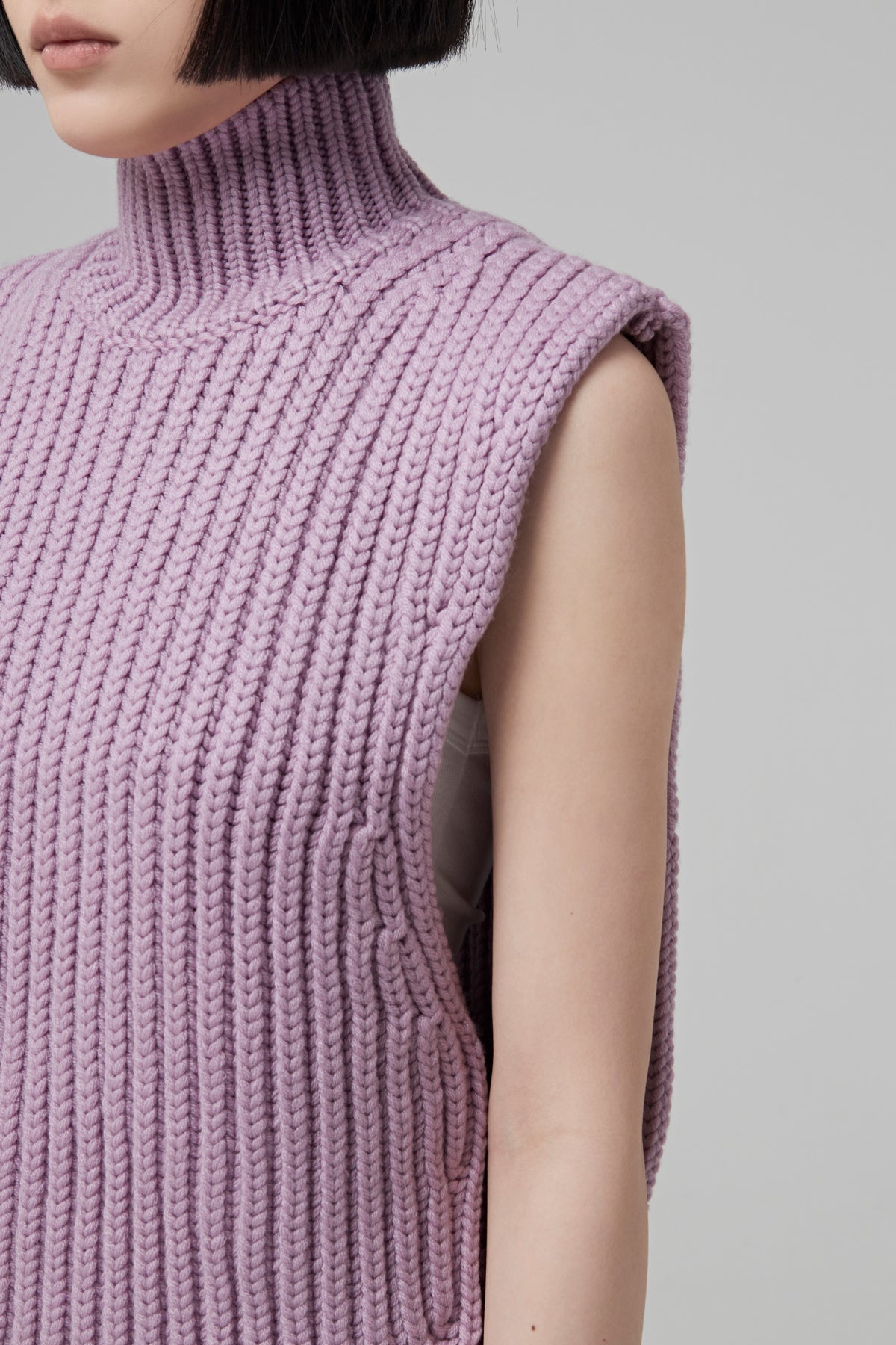 SLEEVELESS TURTLENECK WOOL SWEATER