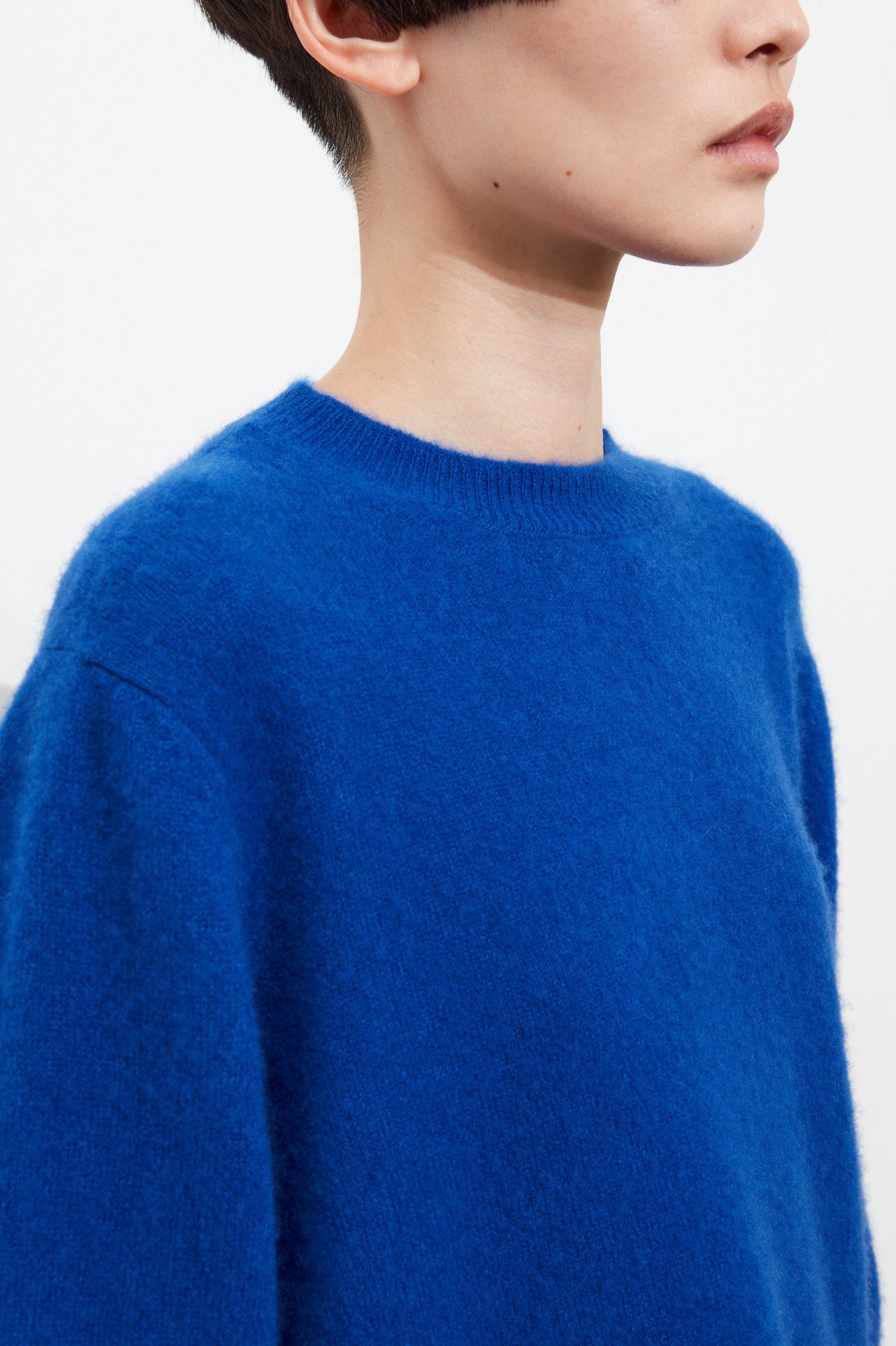 LOOSE FIT ROUND NECK JUMPER