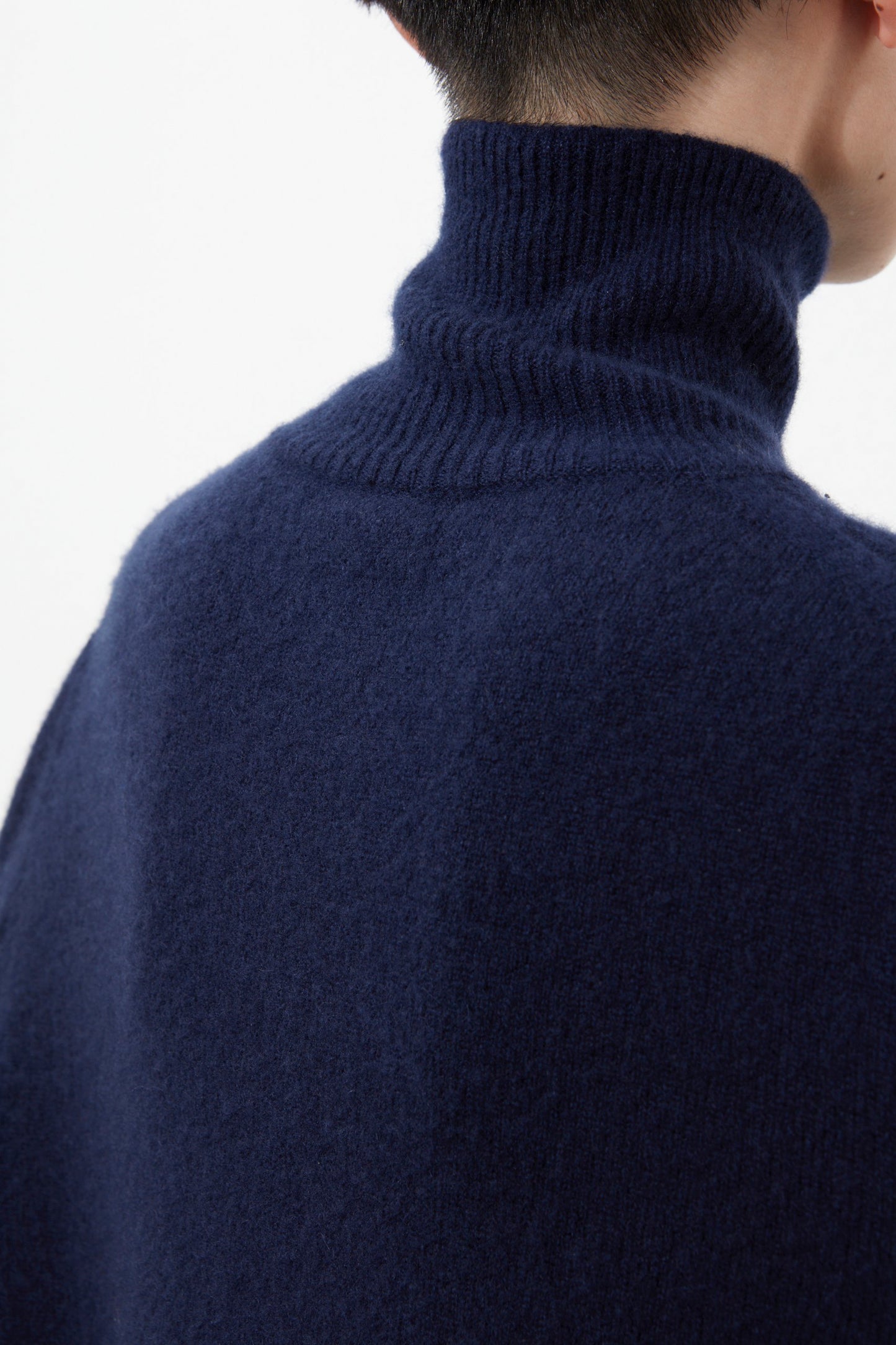 LOOSE FIT TURTLENECK JUMPER