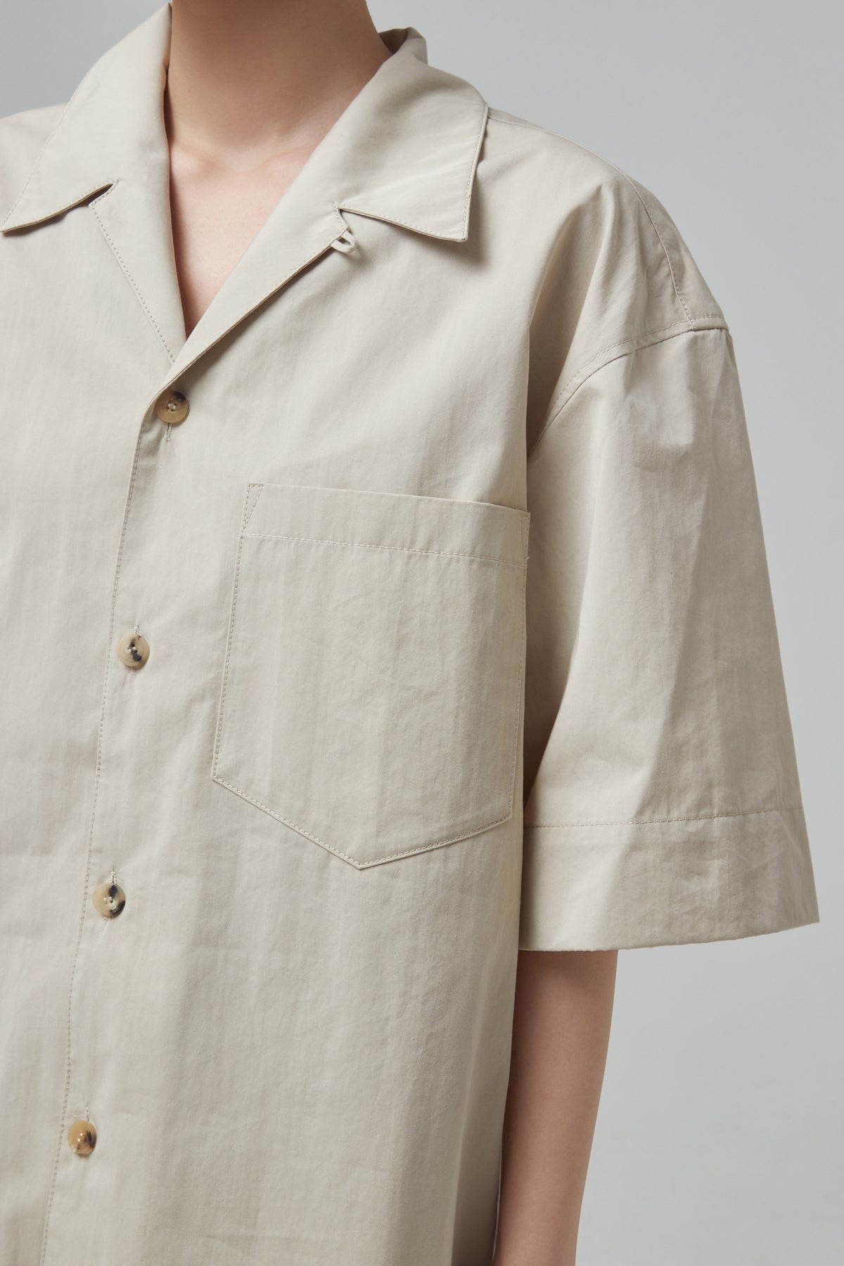 CONVERTIBLE COLLAR SHORT SLEEVE SHIRT
