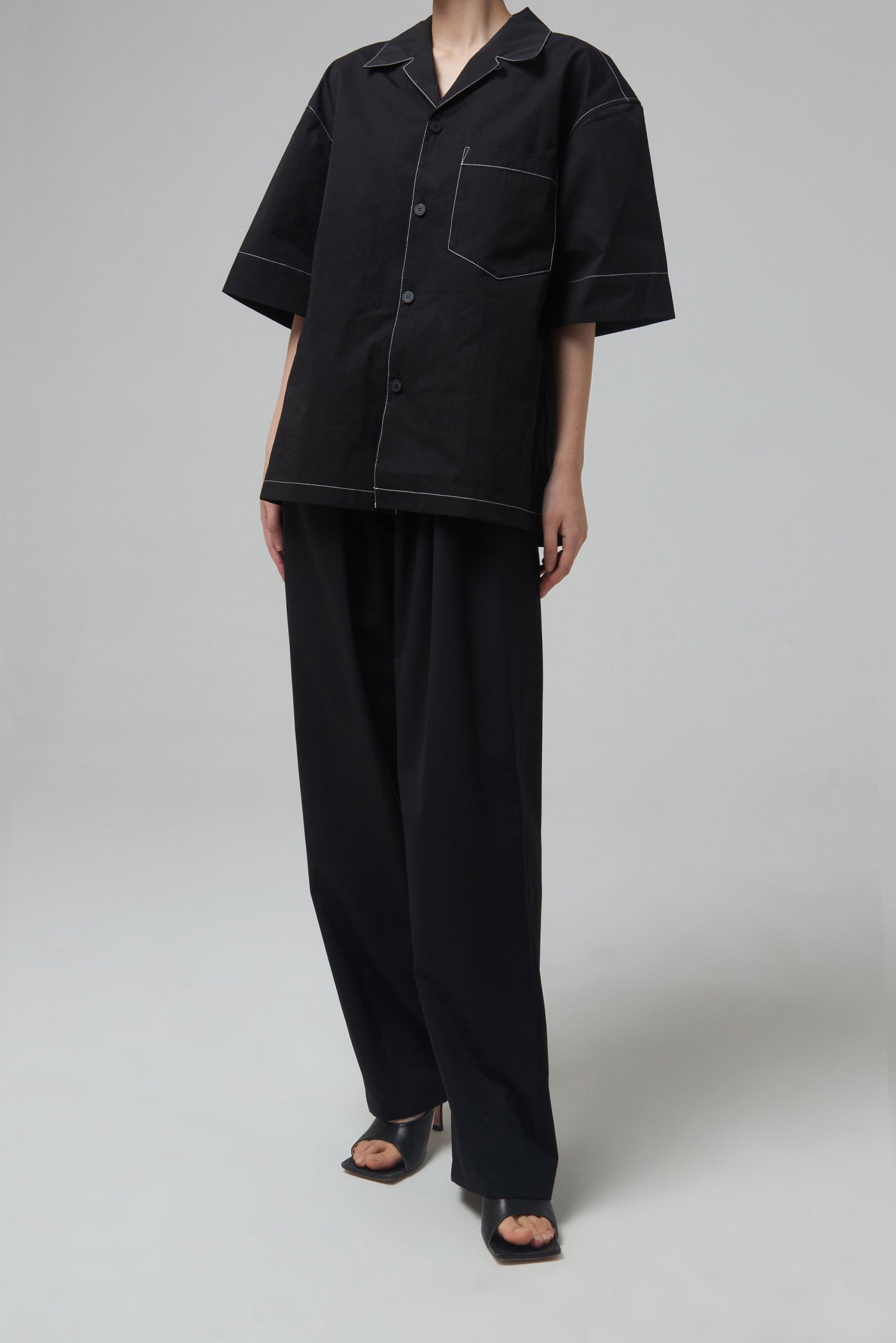 CONVERTIBLE COLLAR SHORT SLEEVE SHIRT