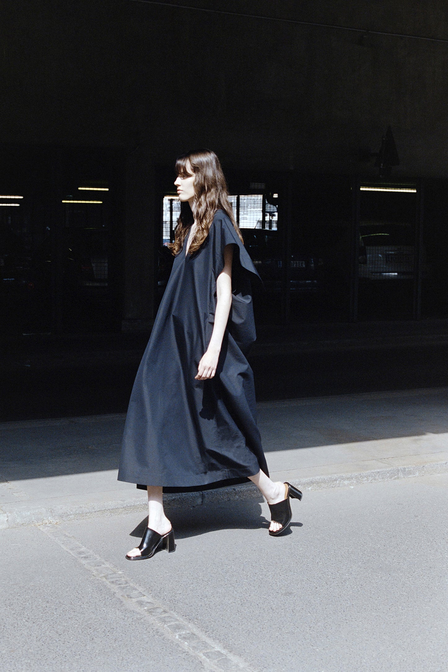 LOOSE FIT V-NECK DRESS