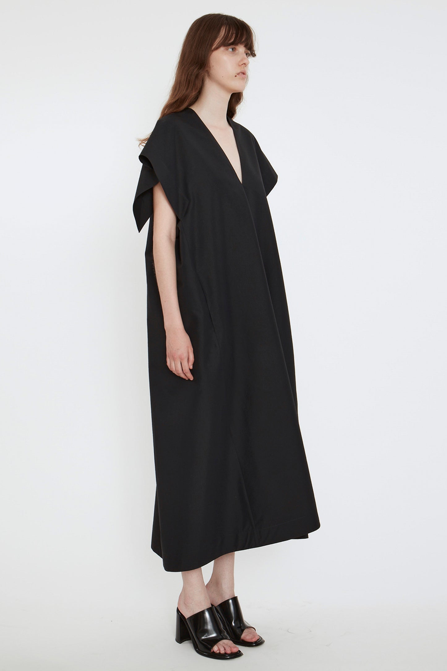 LOOSE FIT V-NECK DRESS