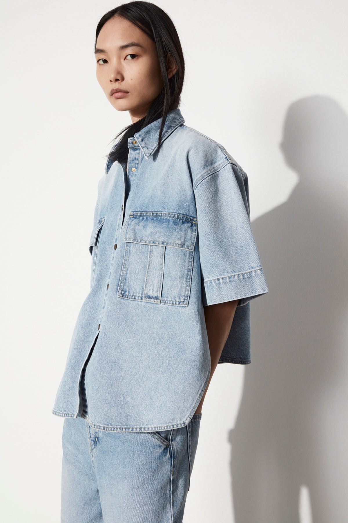 LOOSE FIT DENIM SHIRT