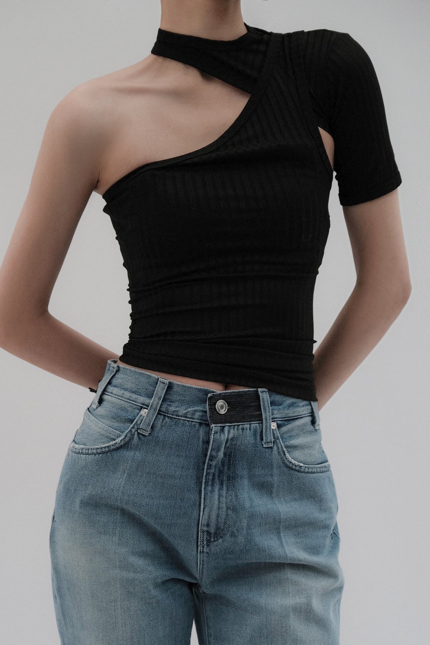 ONE SLEEVE CUT-OUT TEE