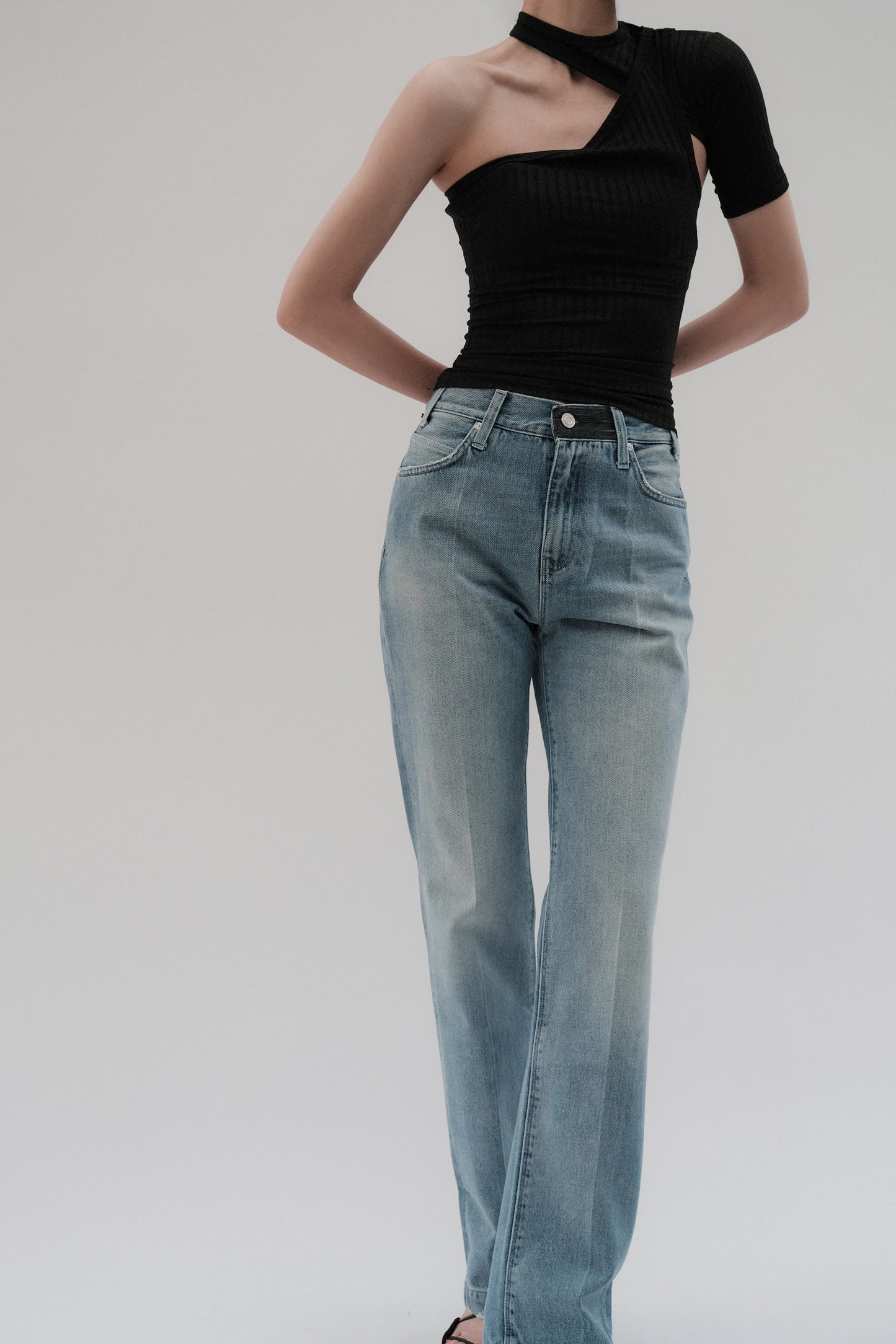 STRAIGHT LEG JEANS WITH 7 LOOPS