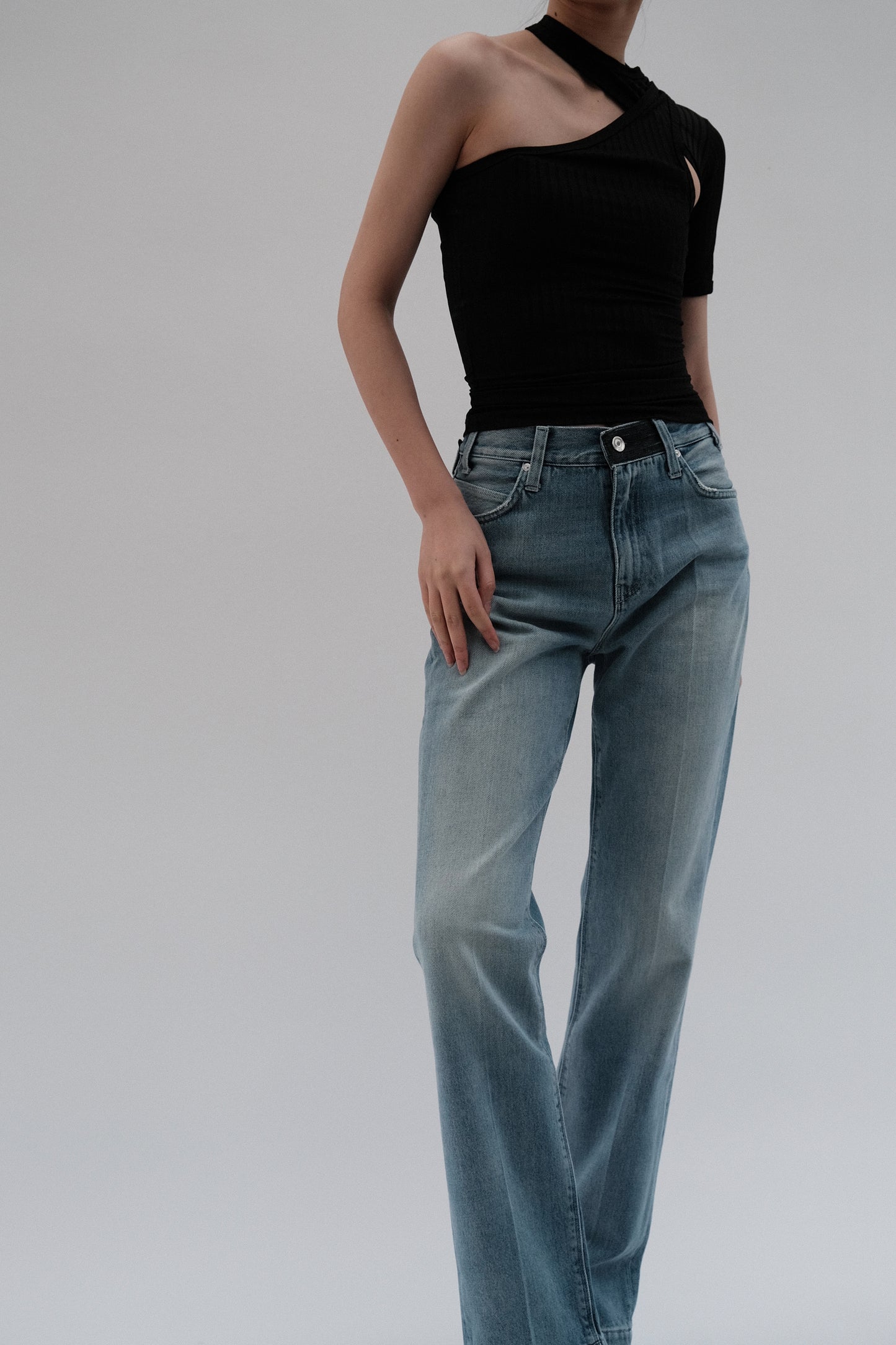 STRAIGHT LEG JEANS WITH 7 LOOPS
