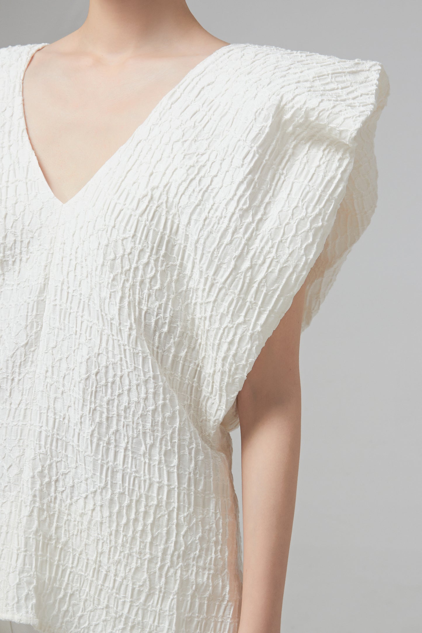 V NECK TOP