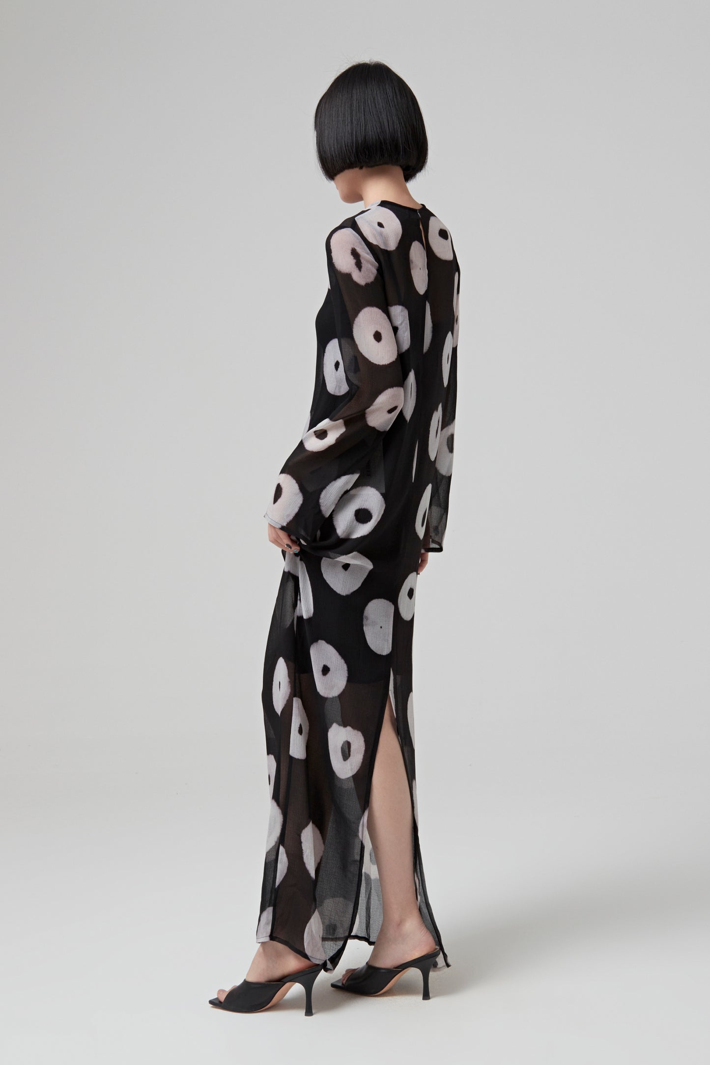 LONG SLEEVES STRAIGHT DRESS IN PRINTED CREPON