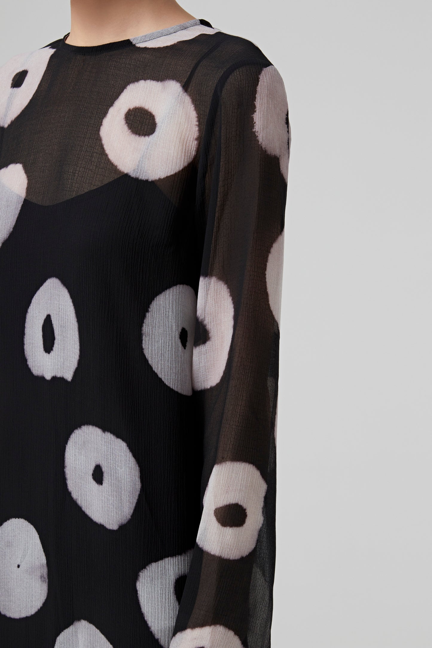 LONG SLEEVES STRAIGHT DRESS IN PRINTED CREPON