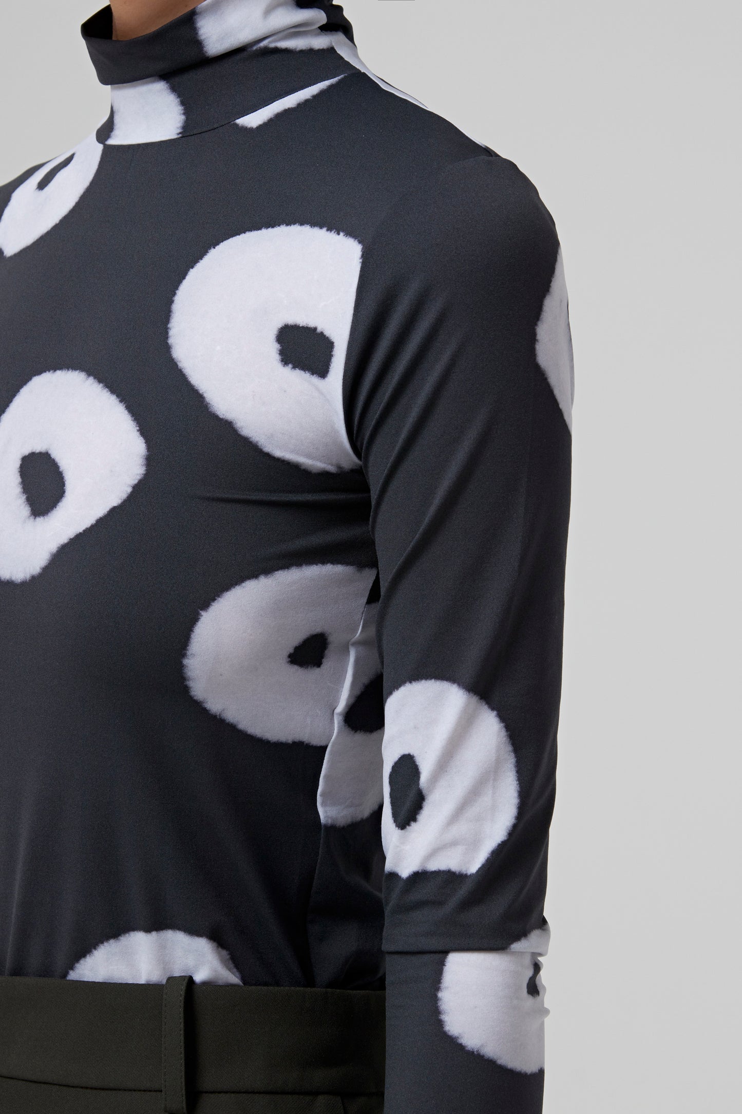 SECOND SKIN PRINTED HIGH NECK TOP