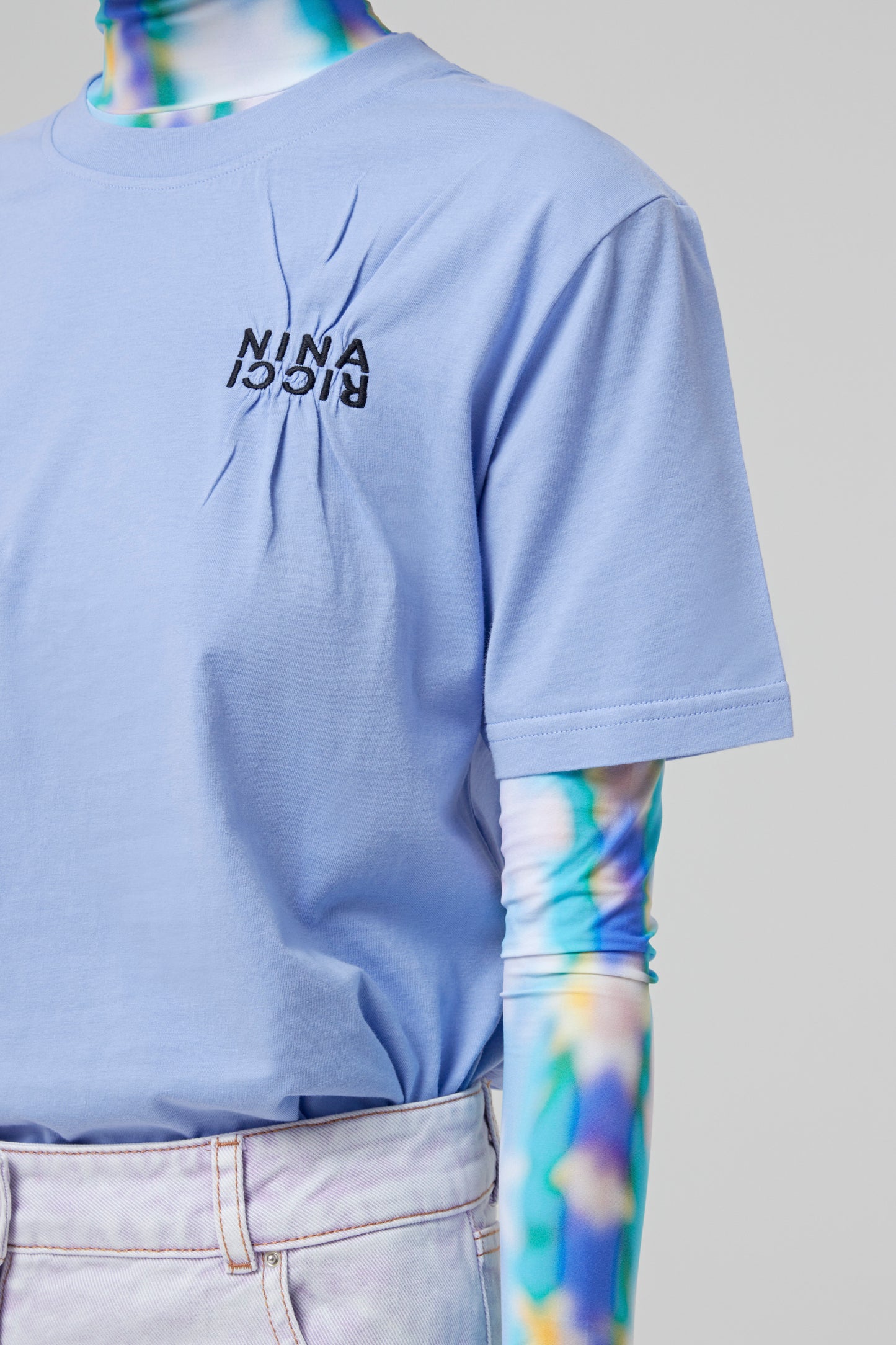 T SHIRT WITH EMROIDERY NINA RICCI CONTRASTED ON THE CHEST