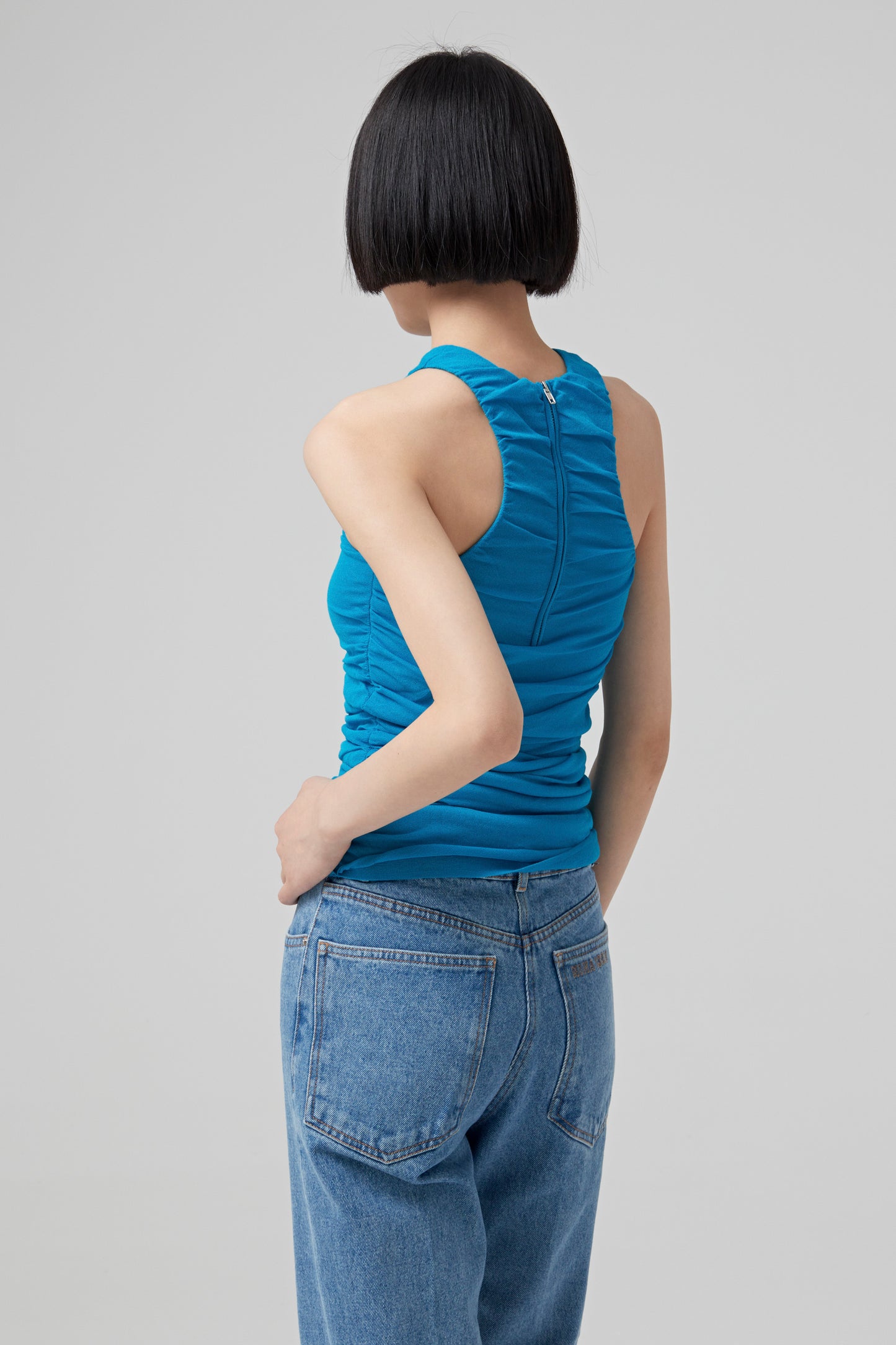 DRAPED SLEEVELESS TOP IN JERSEY. ZIPPED AT THE BACK