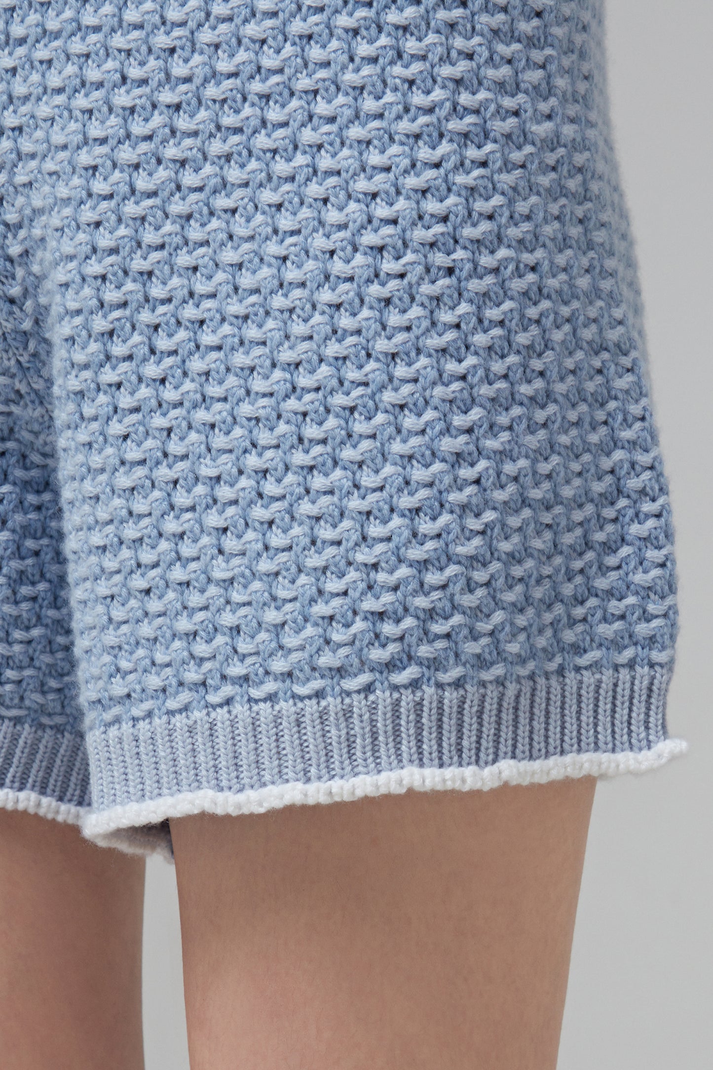 KNITTED WHITE TRIM SHORT