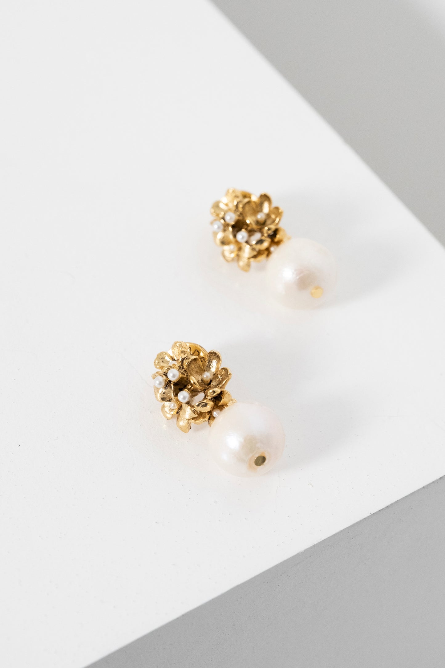 PEARL DROP EARRING