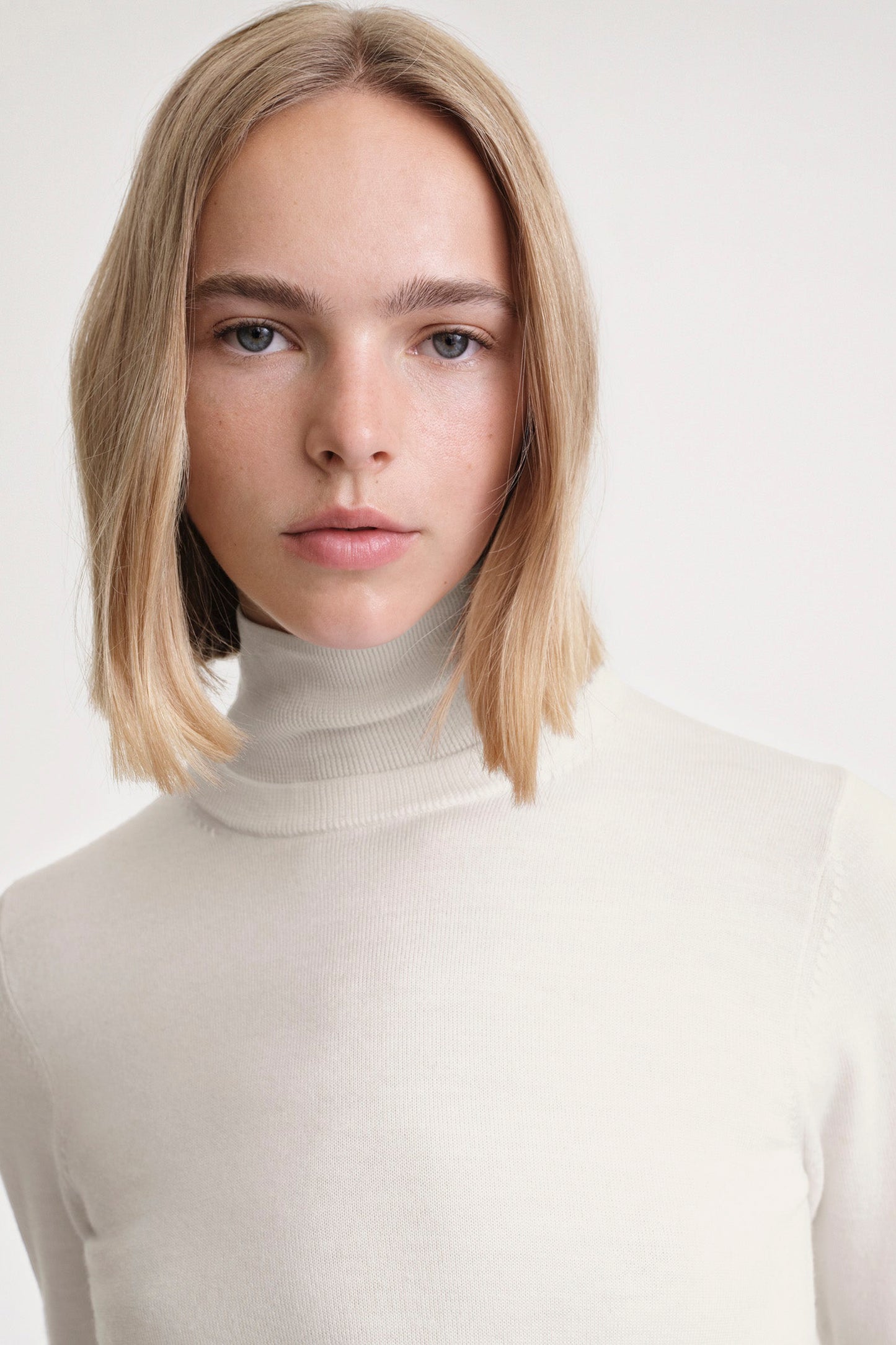 Two-Tone Turtleneck Knit