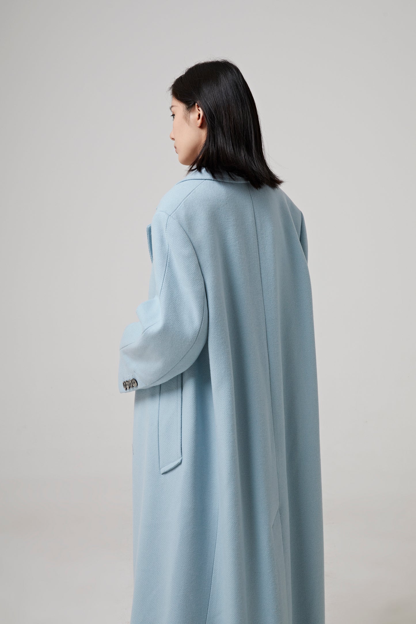 THREE BUTTONS COAT